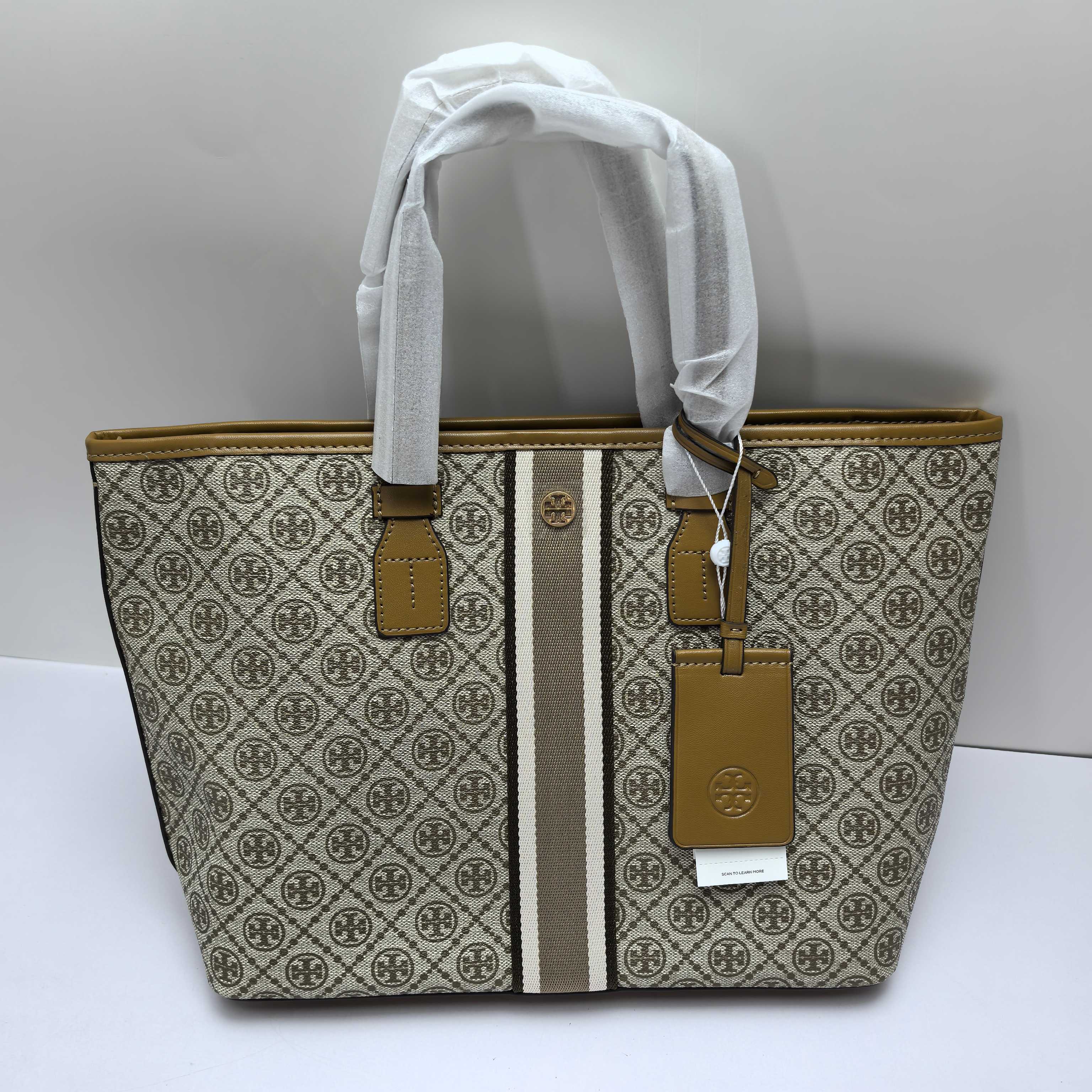 Tory Burch ～TB81963 新款购物袋 小号 该系列选用涂层帆布匠心打造 魅力隽永又风格独具