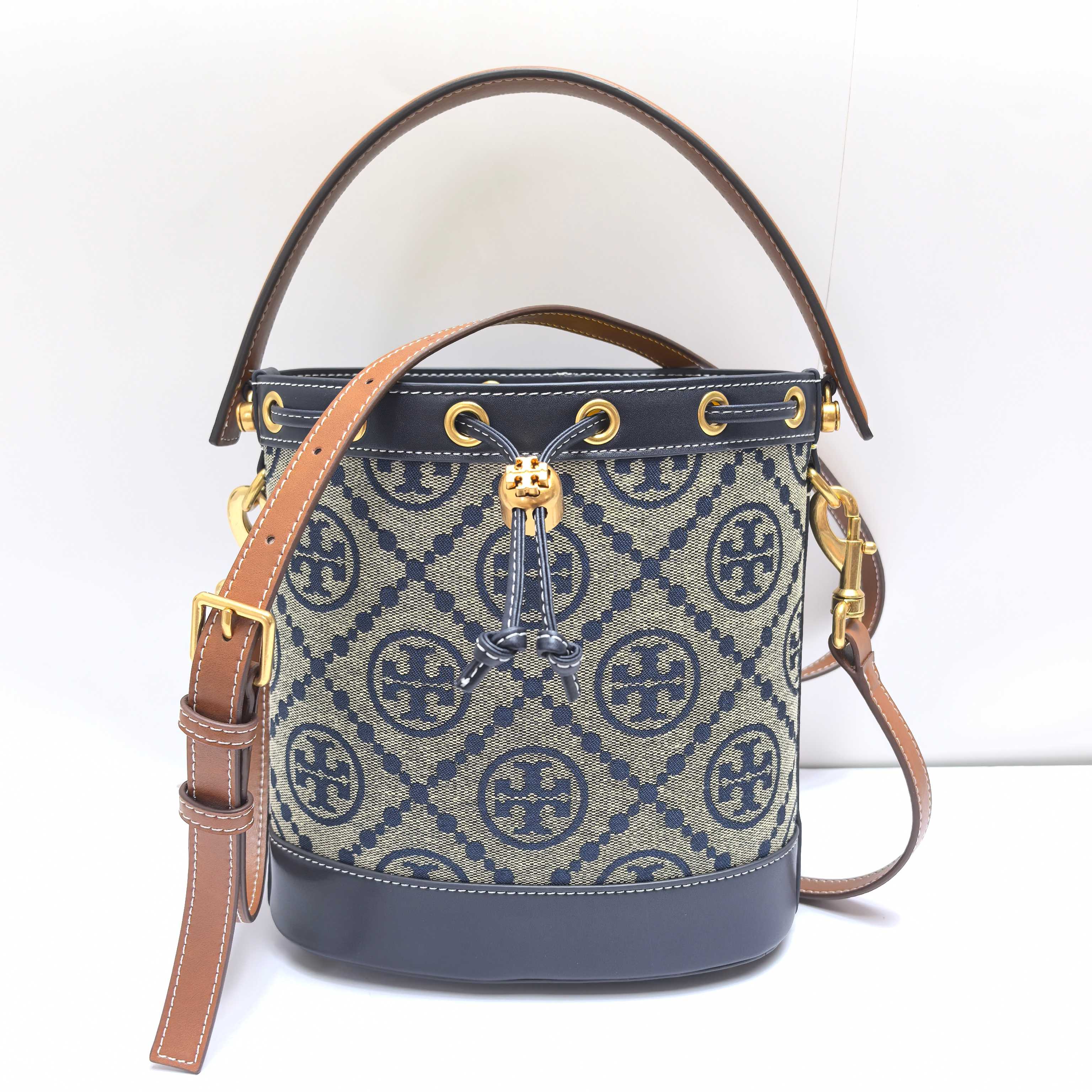 Tory Burch ～TB79487 新款TMonogram提花桶包 标识提花双T Logo与流畅线条巧妙组合