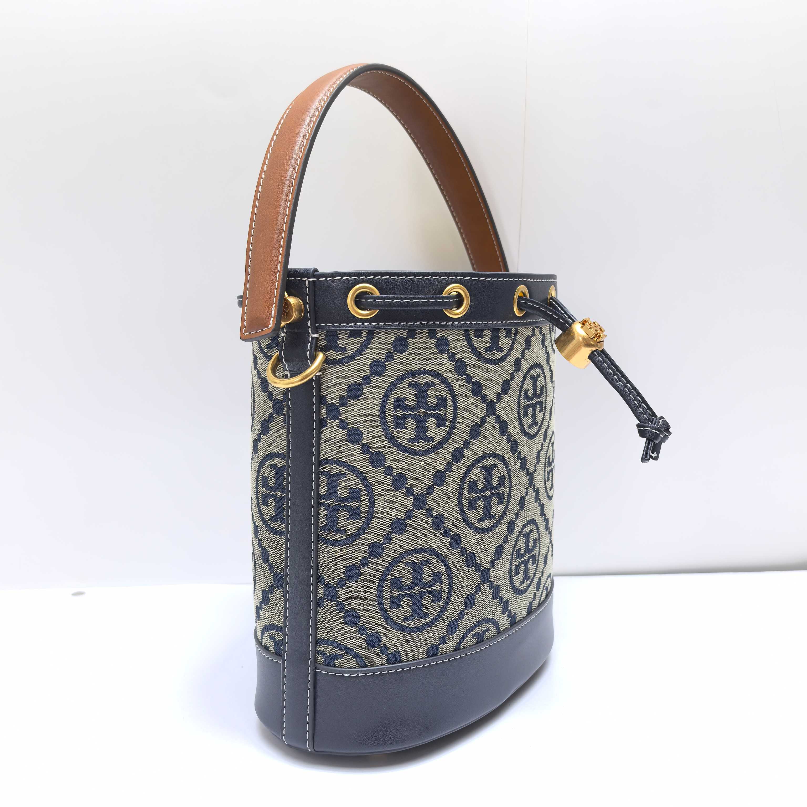 Tory Burch ～TB79487 新款TMonogram提花桶包 标识提花双T Logo与流畅线条巧妙组合