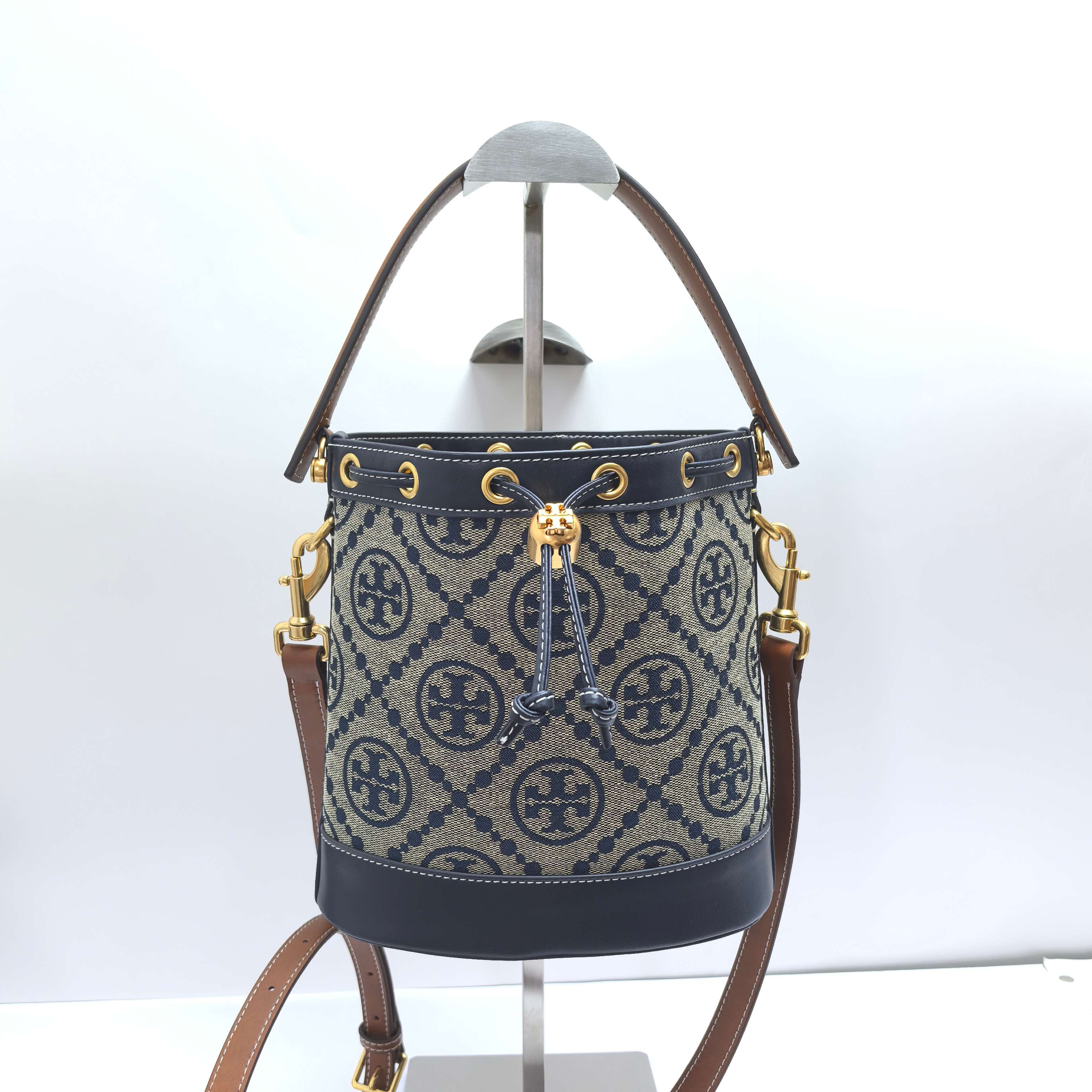 Tory Burch ～TB79487 新款TMonogram提花桶包 标识提花双T Logo与流畅线条巧妙组合
