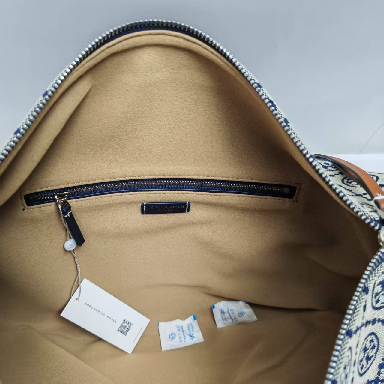 Tory Burch ～ToryBurch新款气球包 老花大号新月包 TMonogram图案 搭配提花织物