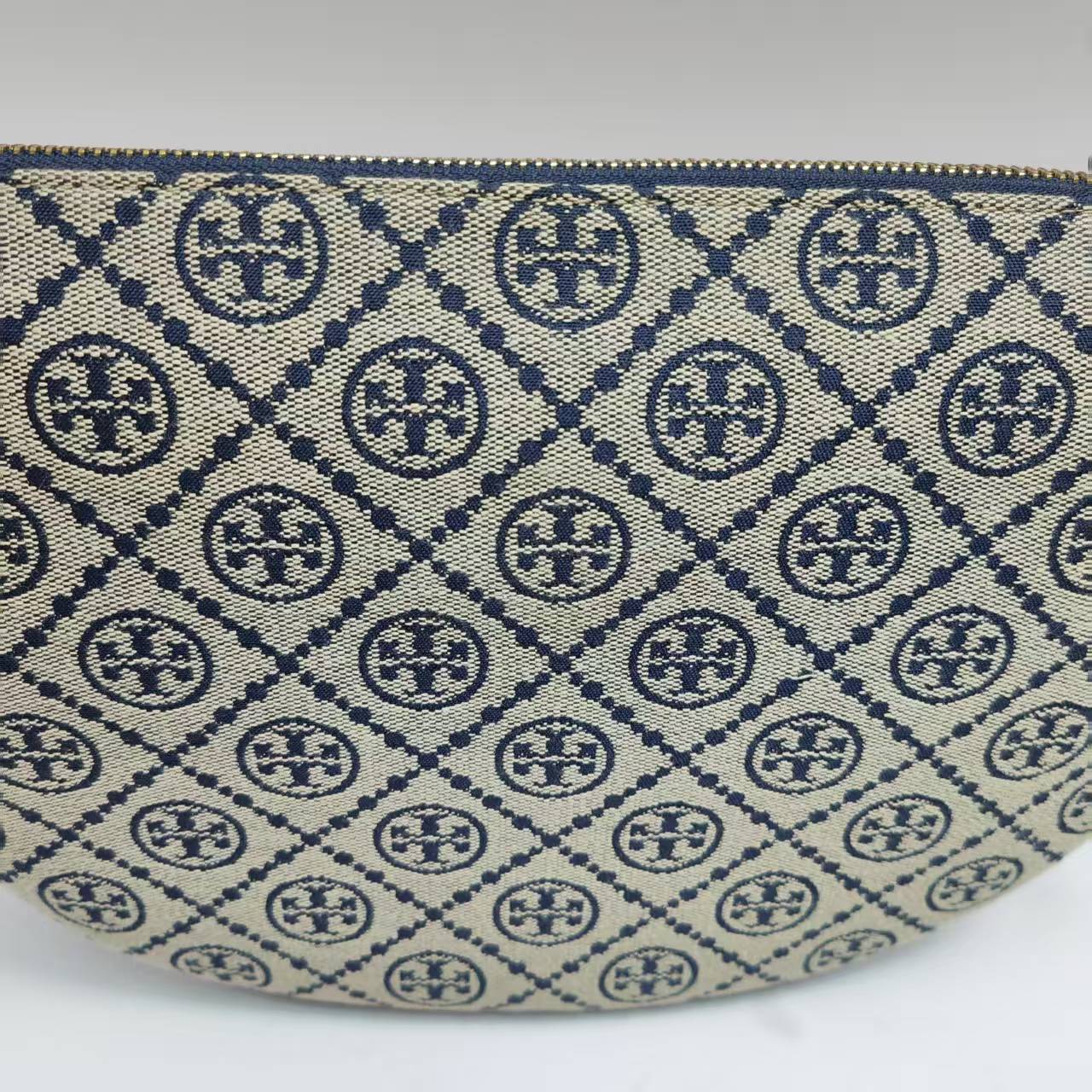 Tory Burch ToryBurch全新老花新月包 单肩腋下包 独具2025春夏秀场风格 柔和圆润