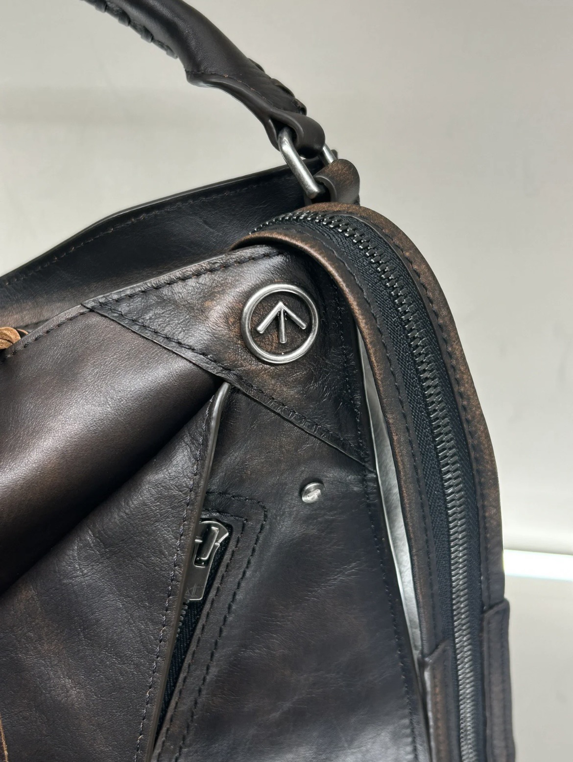 Tod's Classic Handcrafted Luxury Leather Shoulder Bag Ref 3