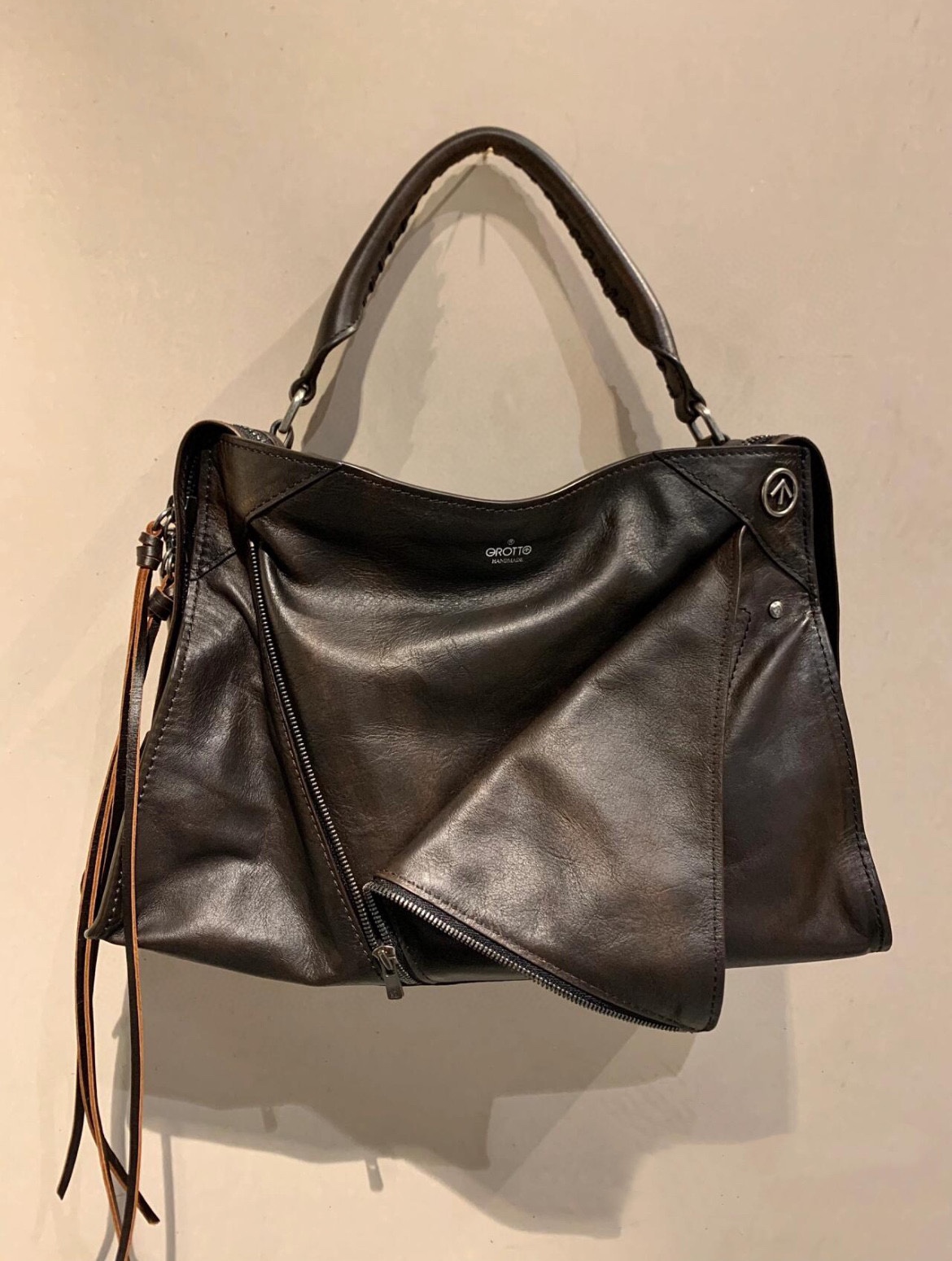Tod's Classic Handcrafted Luxury Leather Shoulder Bag Ref 2