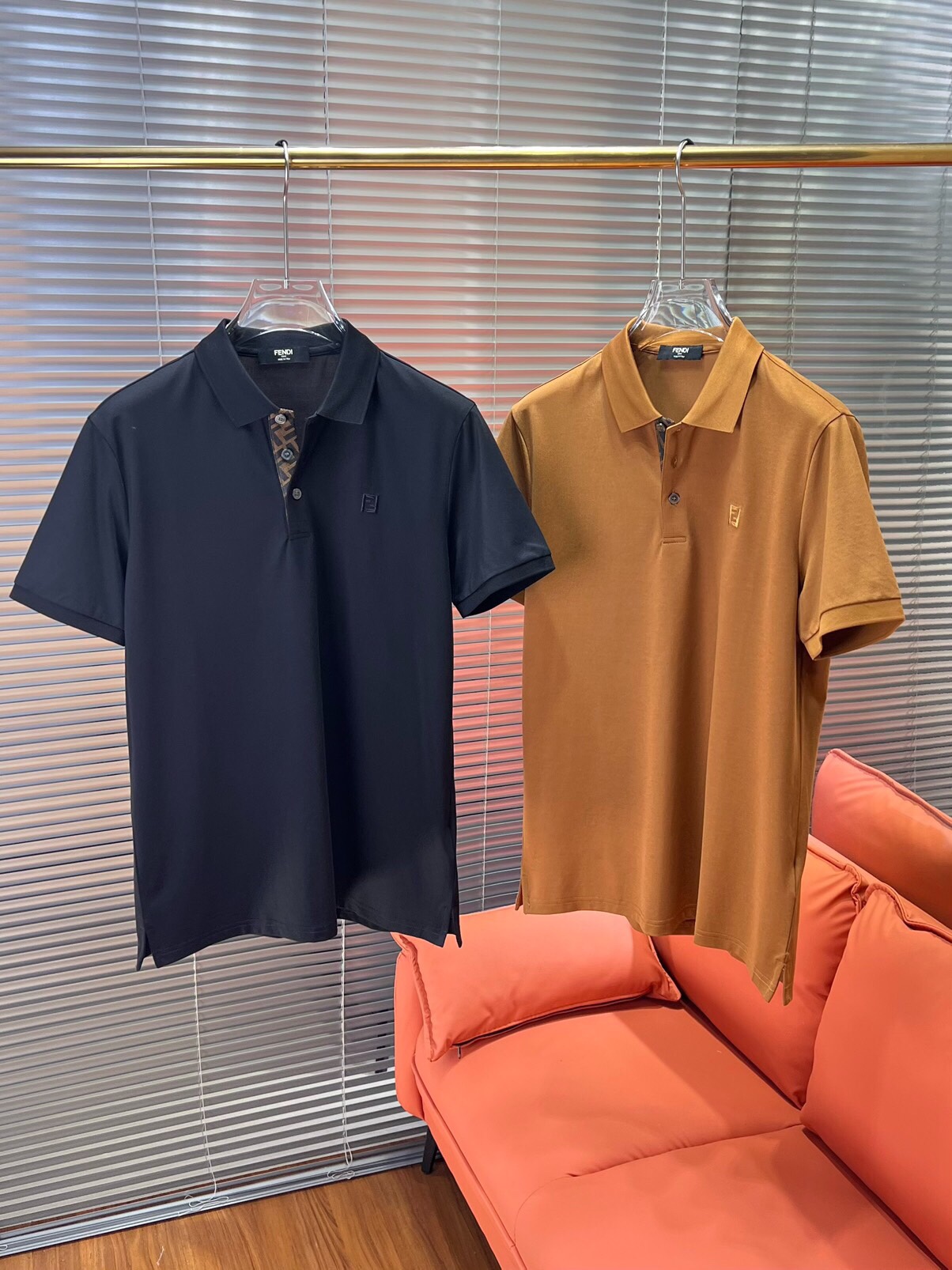  FENDI 芬迪25春夏新款男士撞色珠地网眼棉短袖翻领T恤Polo衫，原版珠地棉面料，可商务可休闲！2