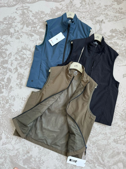 Lululemon Men's Outdoor Multi-Pocket Vest - Windproof, Breathable & Versatile 1 Lululemon Men's Outdoor Multi-Pocket Vest - Windproof, Breathable & Versatile