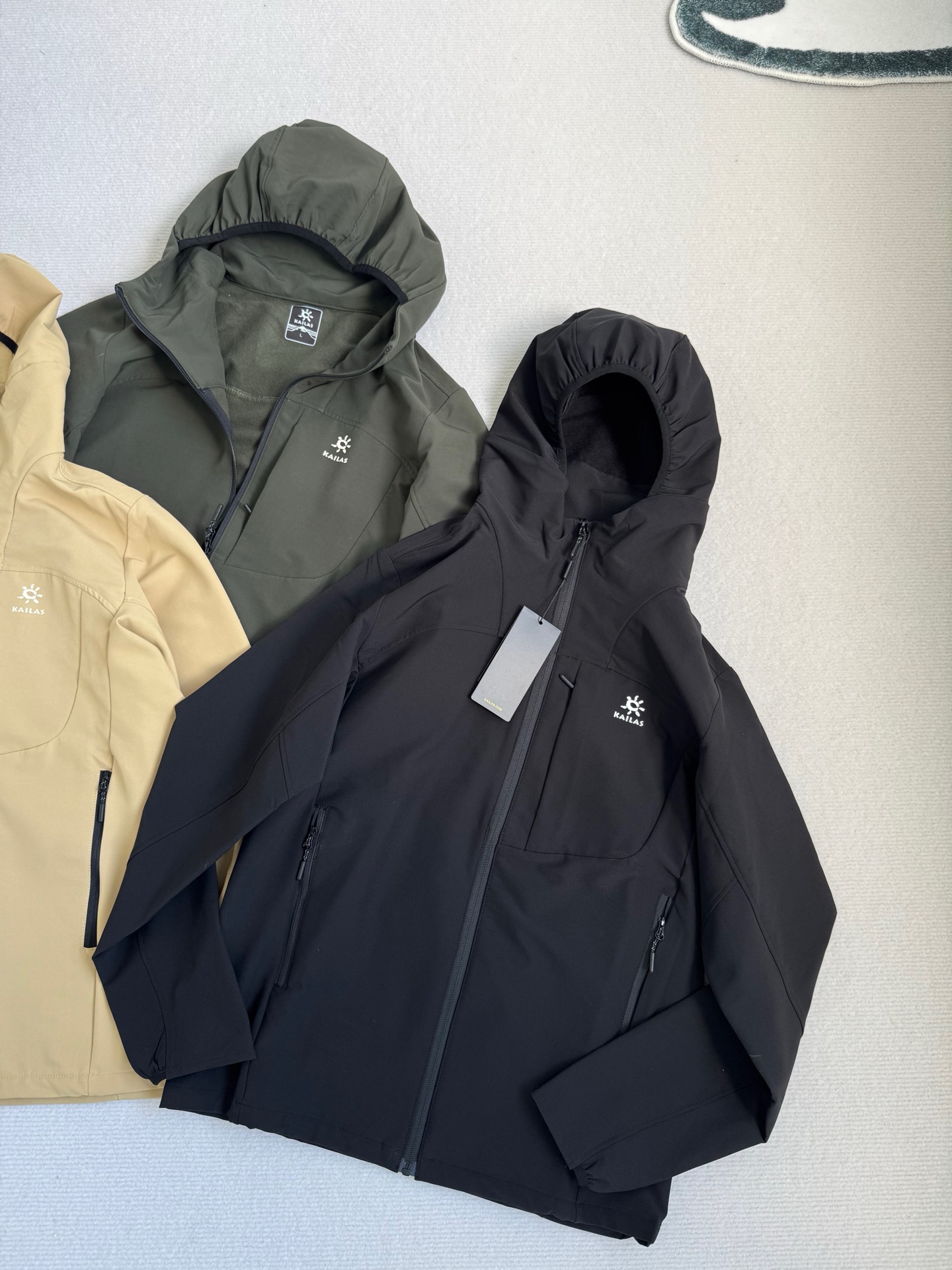 KAILAS Men's Outdoor Softshell Hooded Jacket - Windproof & Versatile