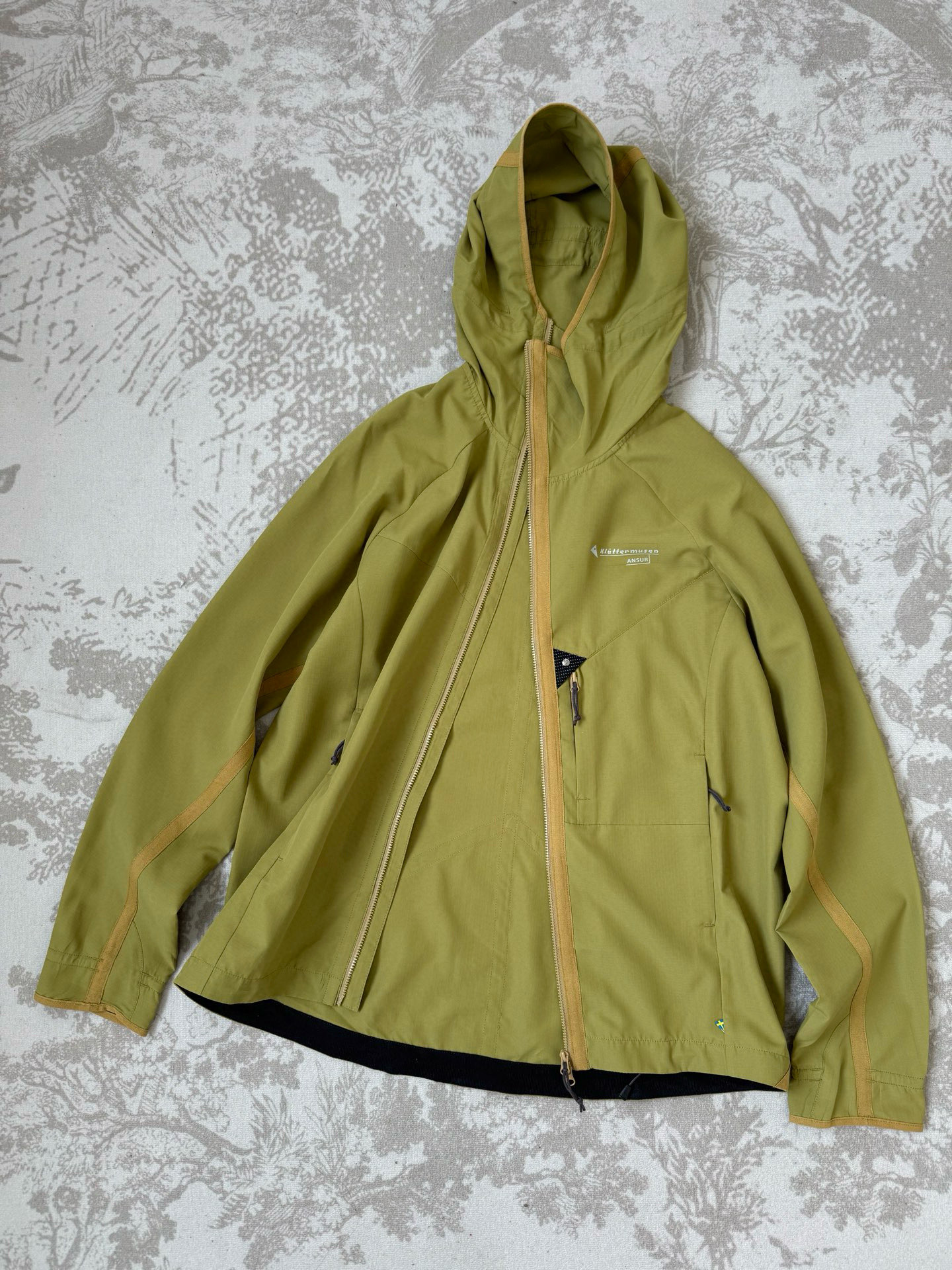 Klattermusen Ansur Windproof Jacket - Lightweight & Packable for Outdoor Activities