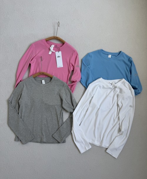 Alo Yoga Ribbed Long Sleeve Top - Slim Fit, Versatile Layering Tee 1 Alo Yoga Ribbed Long Sleeve Top - Slim Fit, Versatile Layering Tee