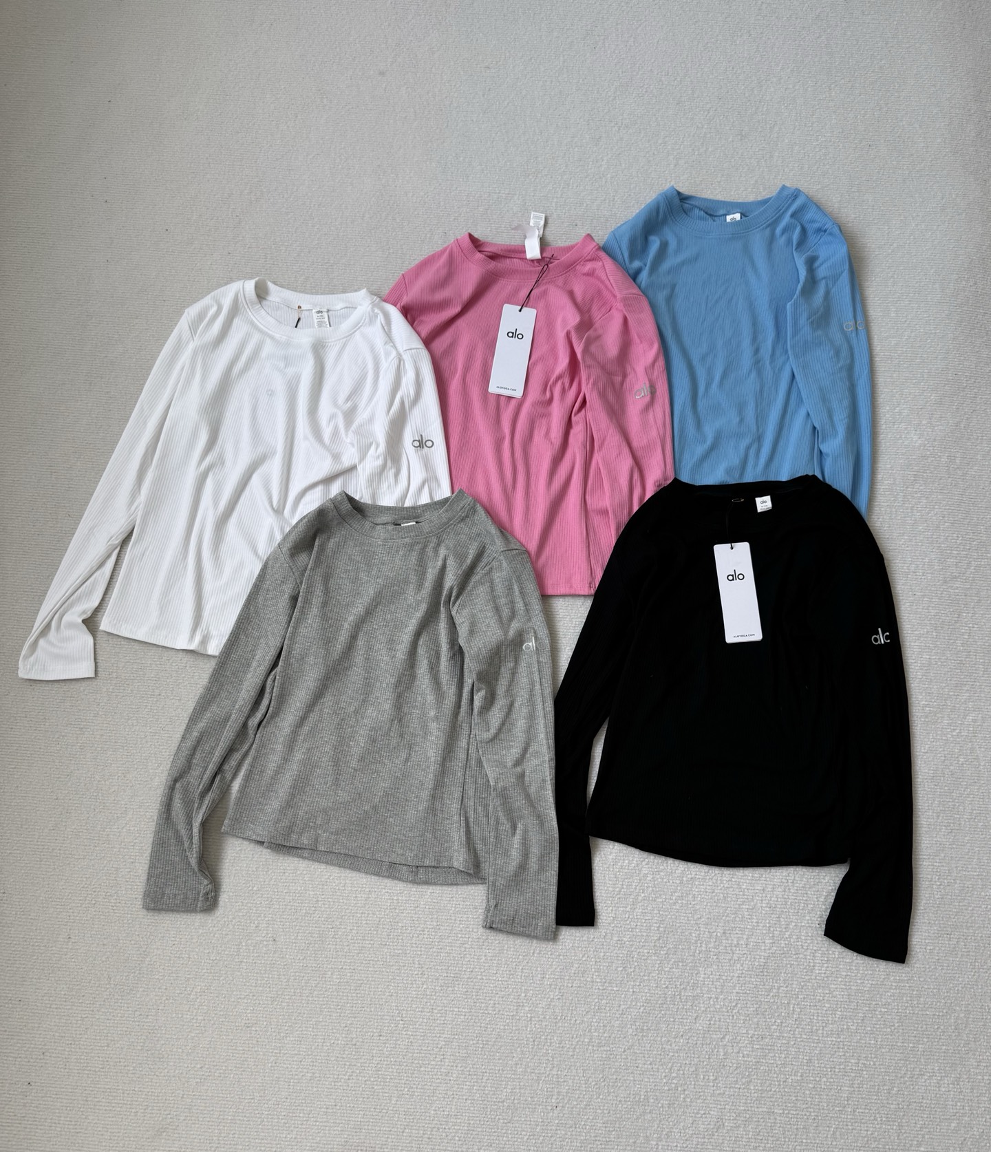 Alo Yoga Ribbed Long Sleeve Tee - Slim Fit, Soft & Comfortable Top