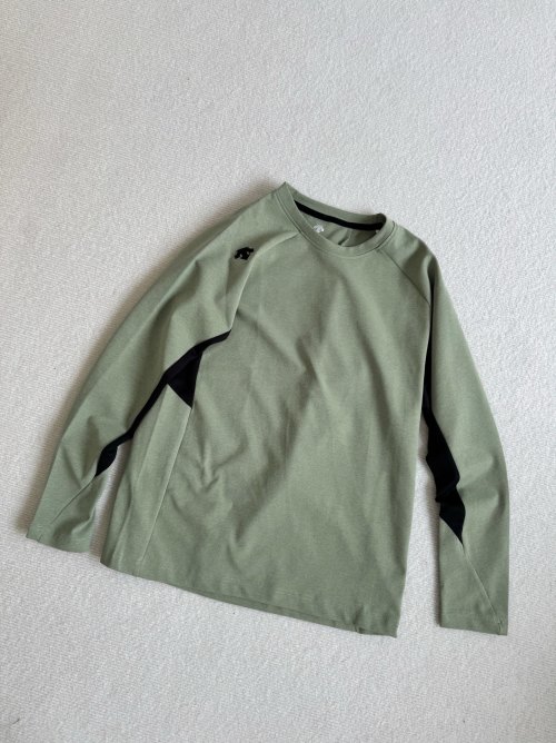 Descente Men's Long Sleeve Athletic Shirt - Breathable, Moisture-Wicking Top 1 Descente Men's Long Sleeve Athletic Shirt - Breathable, Moisture-Wicking Top