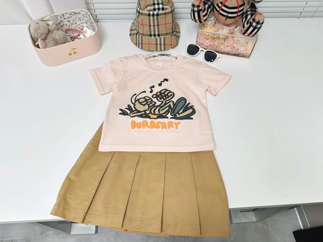 Burberry Kids Pale Pink Graphic T-Shirt. Available in sizes 100-150 6 i1742534793 6083 1