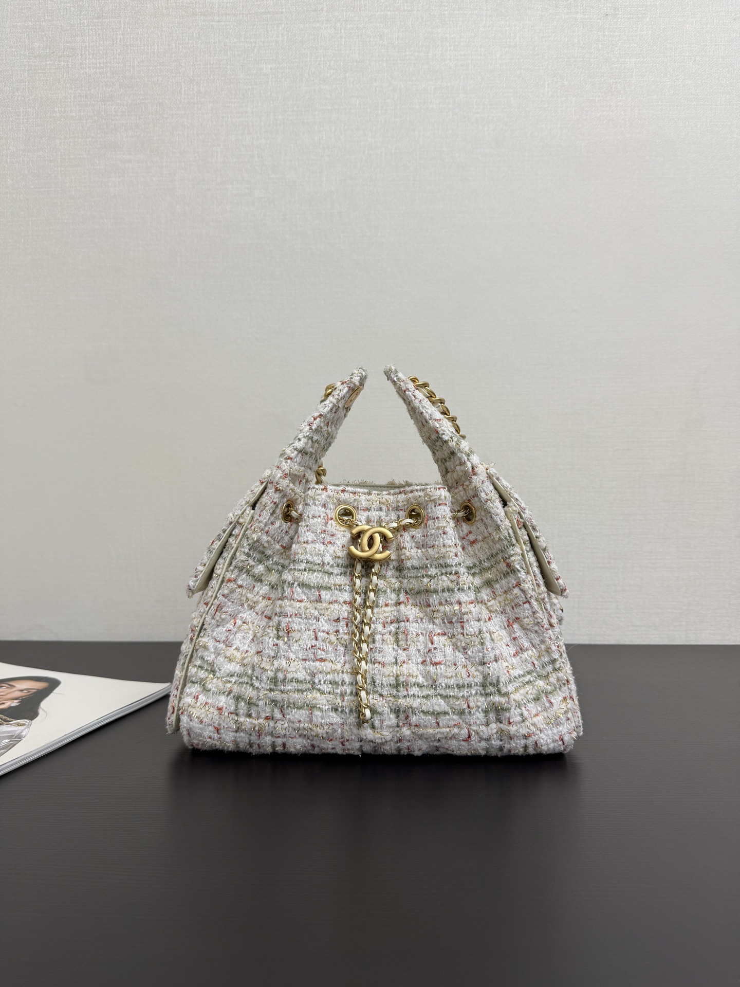 ¡Bolso tipo cubo con cordón en stock! Material de tweed tamaño pequeño Se ha agregado una nueva monada a la serie Xiang…