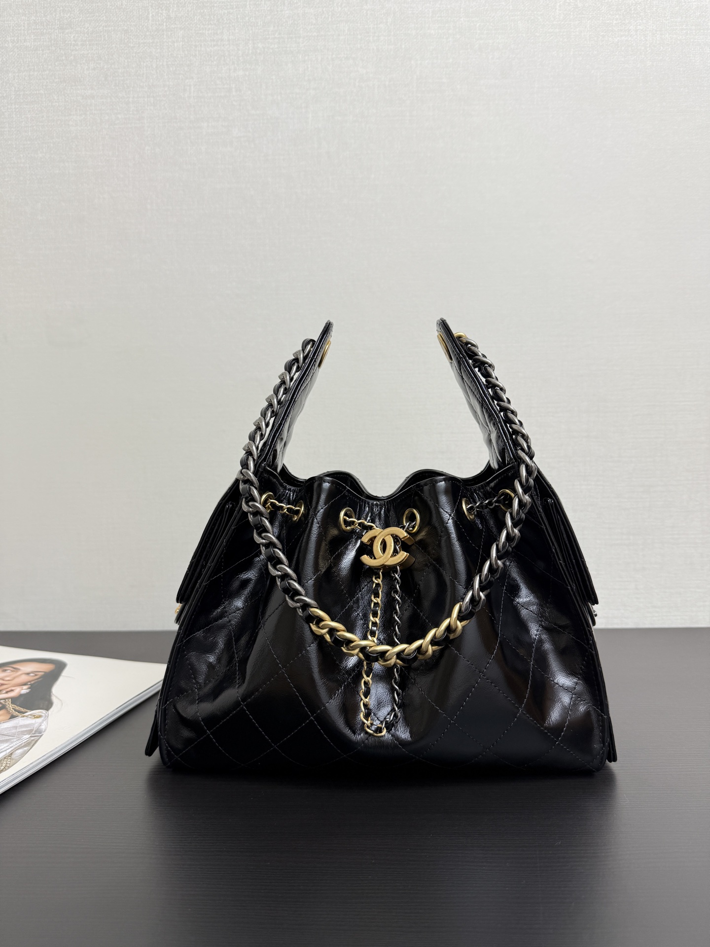 En stock Bolso tipo cubo con cordón y cadena Yuanyang 25B Se ha agregado una nueva monada a la serie Xiangjia. Su cuerp…