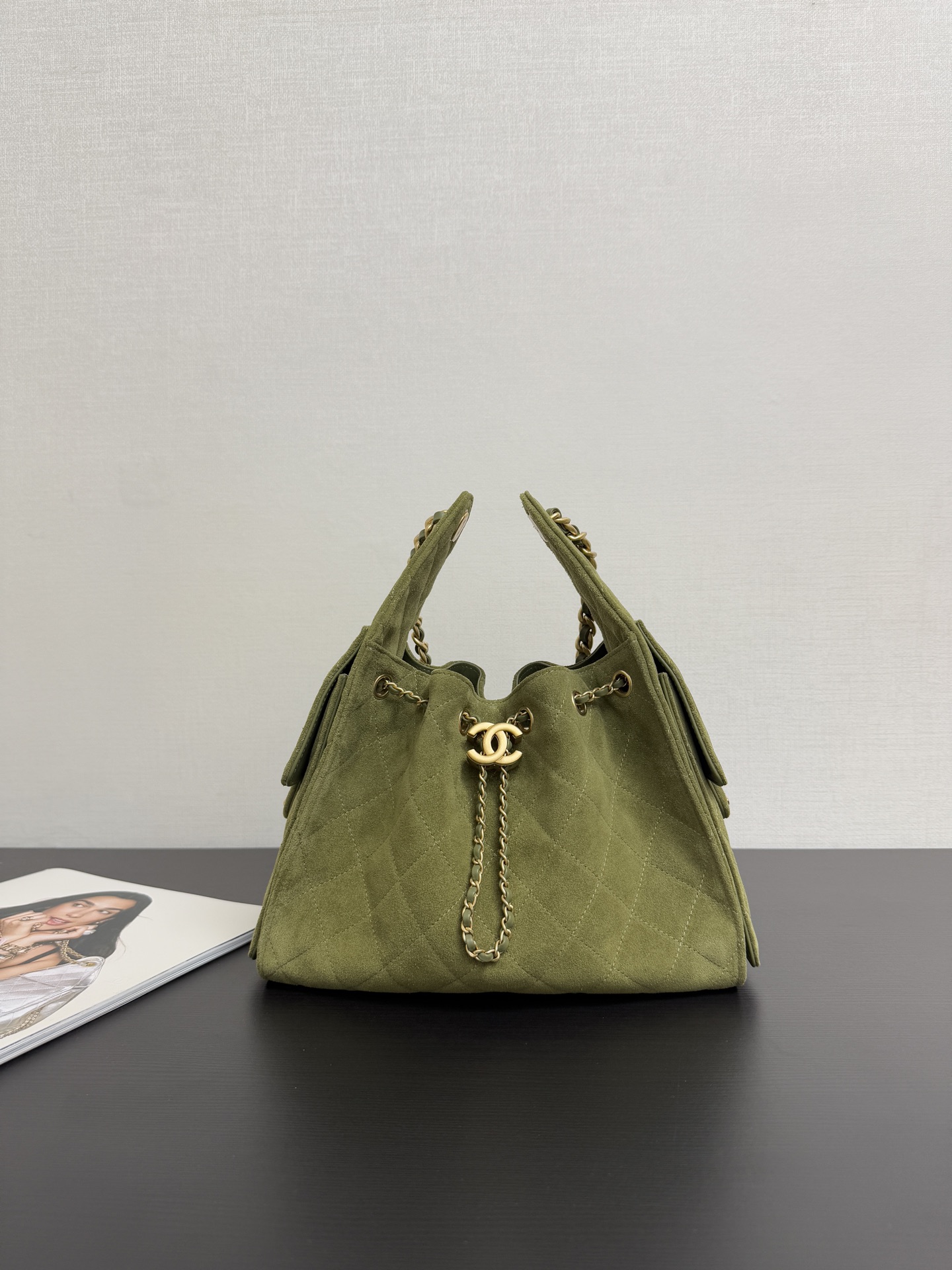 ¡Bolso tipo cubo con cordón de 25K en stock! Tamaño pequeño Se ha agregado una nueva monada a la serie Xiangjia. Su cue…