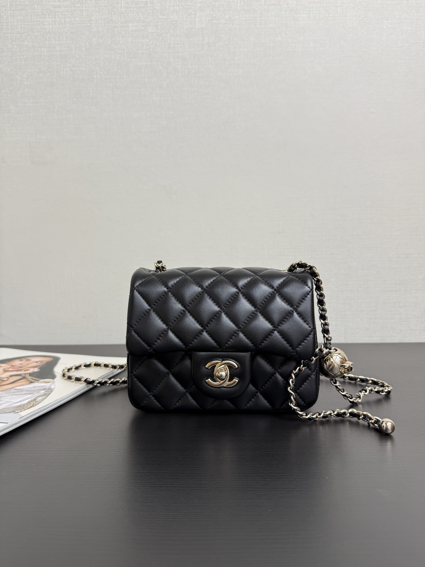 En stock 🆕𝟮𝟱𝗞Bolso de bola de oro claro con hebilla de ajuste de bola de oro cuadrado gordo recién lanzado ｜ Bolso …