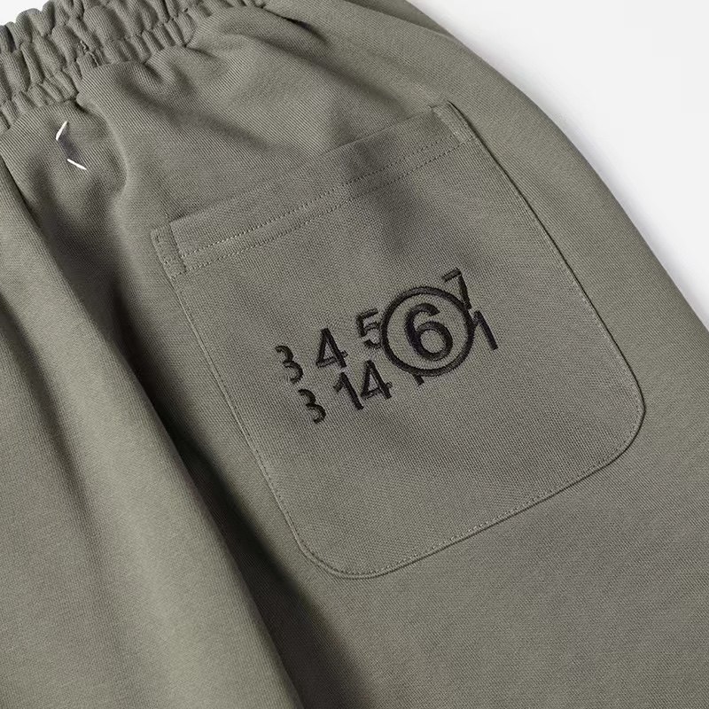 Magella’s 2024 Autumn Winter Weaving Gok’s Little Fur Pants in Black Grey. - 图片 7