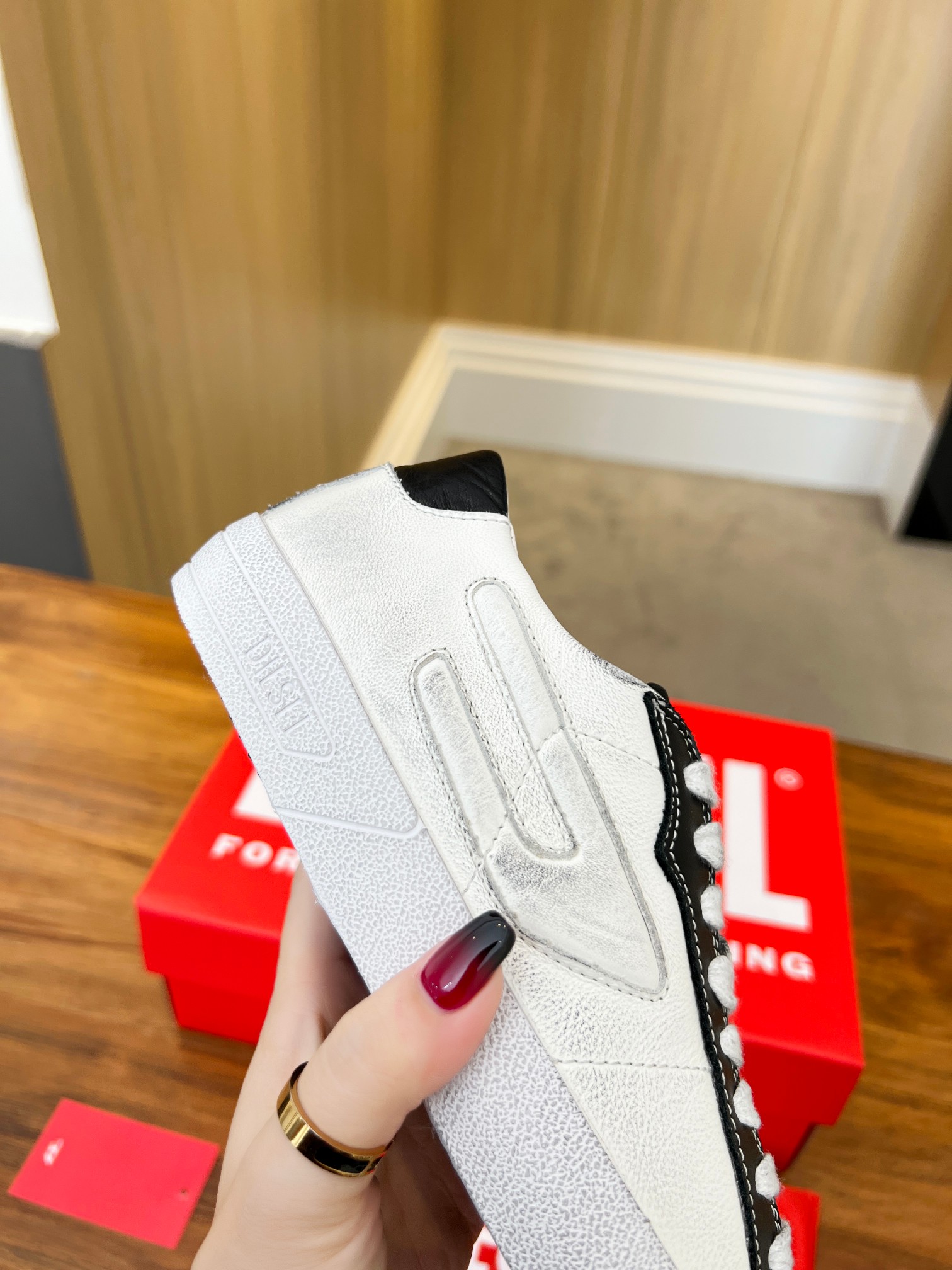 2023 New Dieseldiser Recreational Shoes: Stylish, Simple Design with 3D Embroidery - 图片 6