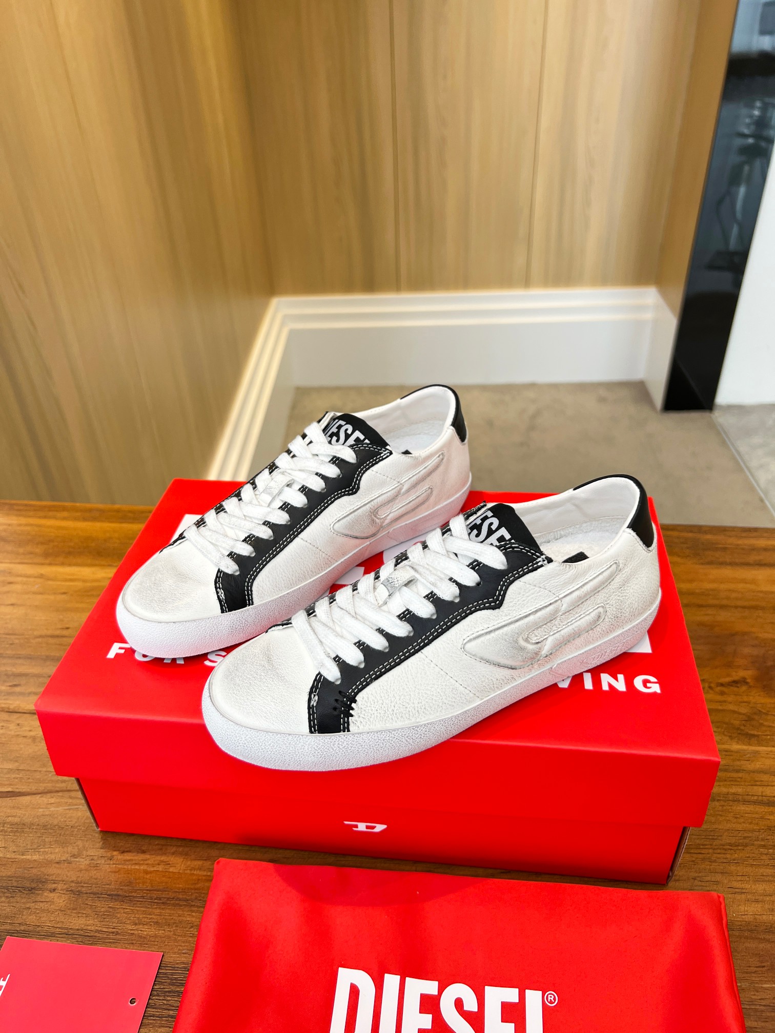 2023 New Dieseldiser Recreational Shoes: Stylish, Simple Design with 3D Embroidery - 图片 1