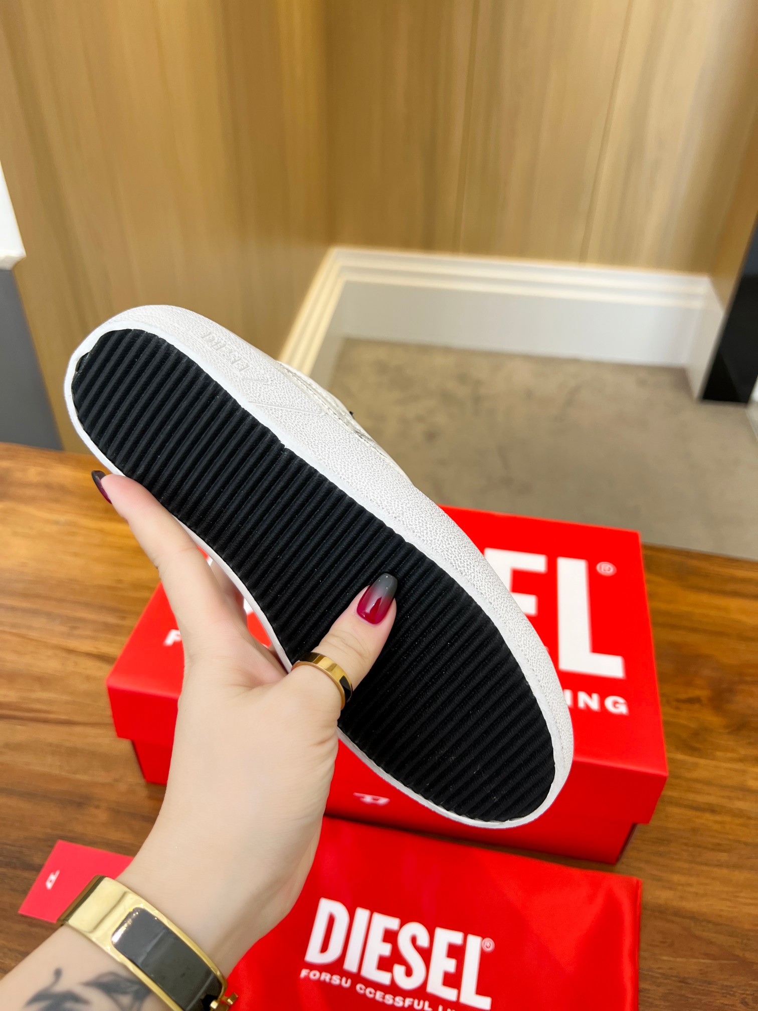 2023 New Dieseldiser Recreational Shoes: Stylish, Simple Design with 3D Embroidery - 图片 9