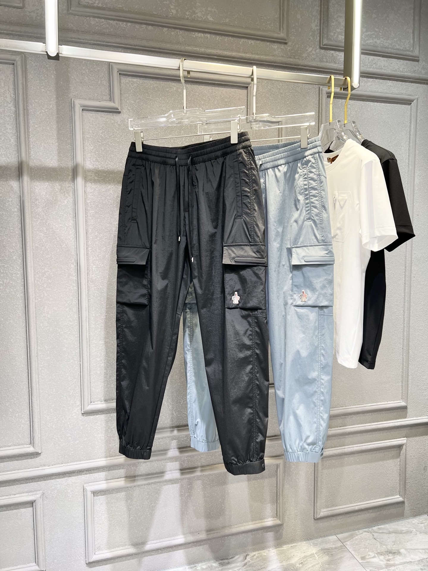 NO:489815,New spring and summer Moncler sports pants #light blue black Size: -,,alexander wang19860909春夏新款 Moncler运动裤 #浅蓝 黑 码数: -,,alexander wang,Men's clothing