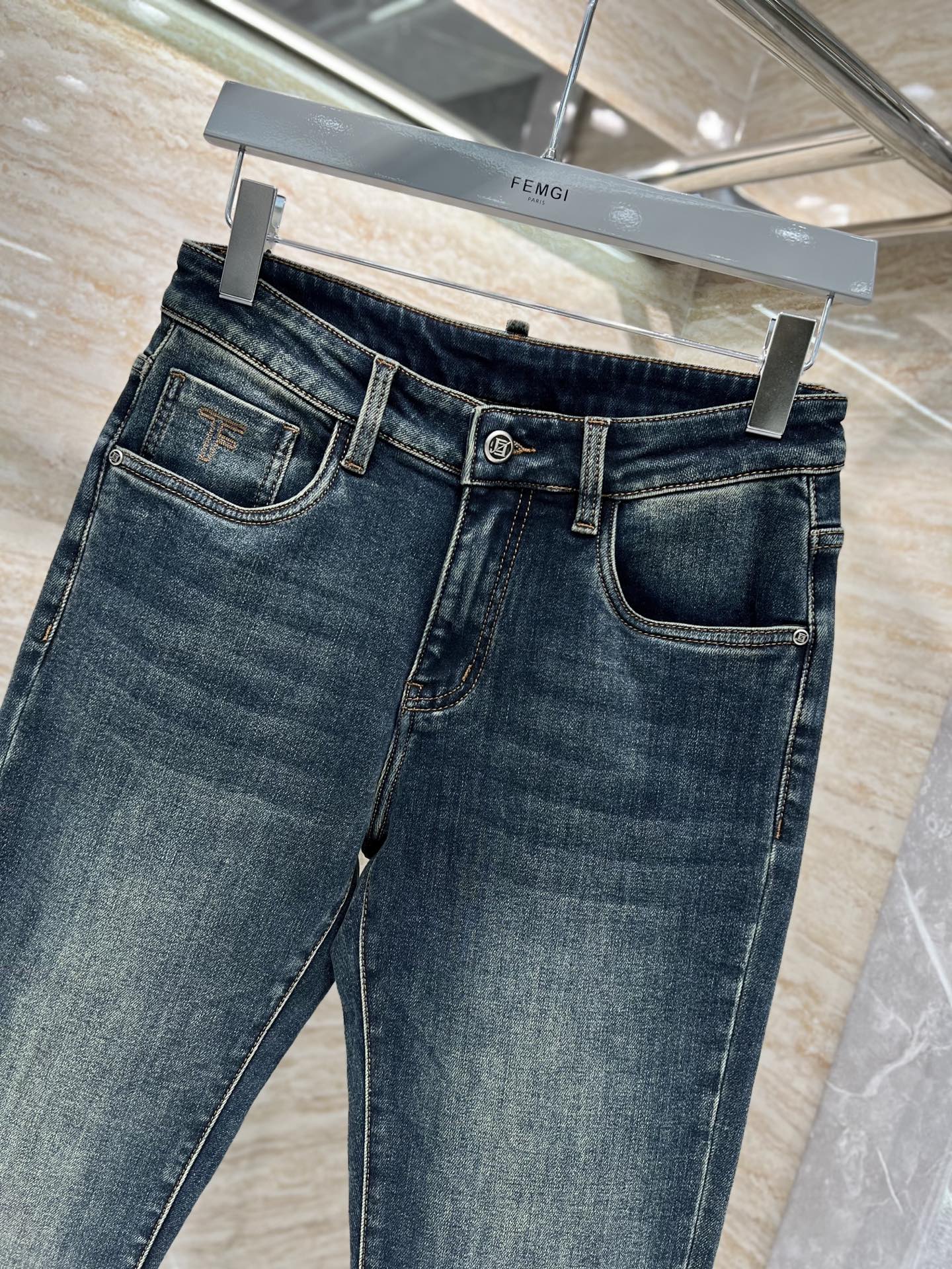 —— FEMGL ——𝟐𝟎𝟐𝟓秋冬上新高订欧货牛仔 现货供应 超柔莱赛尔面料 加厚底抓绒 轻蓬暖绒 红远