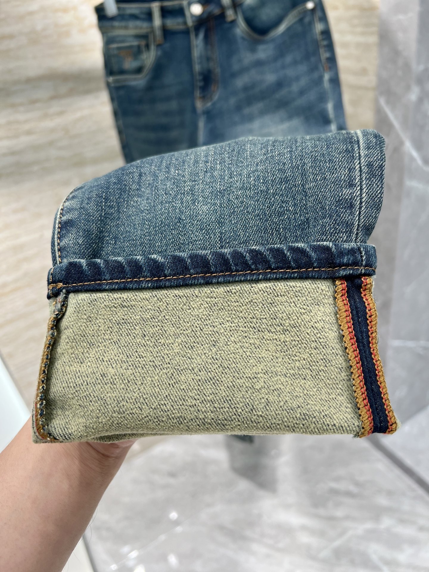 —— FEMGL ——𝟐𝟎𝟐𝟓秋冬上新高订欧货牛仔 现货供应 超柔莱赛尔面料 加厚底抓绒 轻蓬暖绒 红远