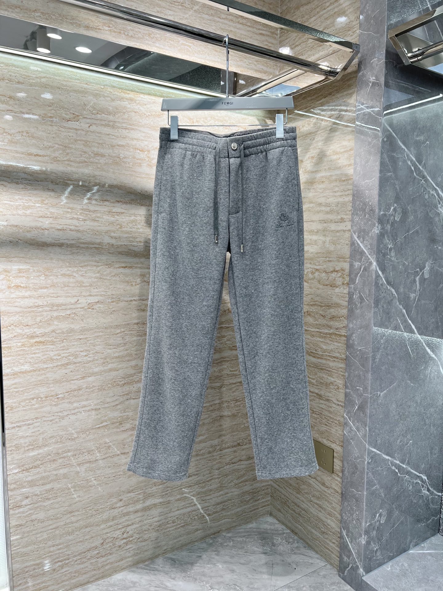 NO:572256,—— FEMGL —— New in autumn and winter, high-end light luxury casual pants, available from stock, King’s gift towel fabric, anti-wrinkle, no ironing, comfortable and 0-pressure, no pressure when worn next to the skin # Gray code number: -,,alexander wang19860909—— FEMGL —— 秋冬上新 高订轻奢休闲裤 现货供应 国皇礼物毛巾面料 抗皱免烫 舒适0压感 贴肤穿着全无压力 # 灰色 码数: -,,alexander wang,Men's clothing
