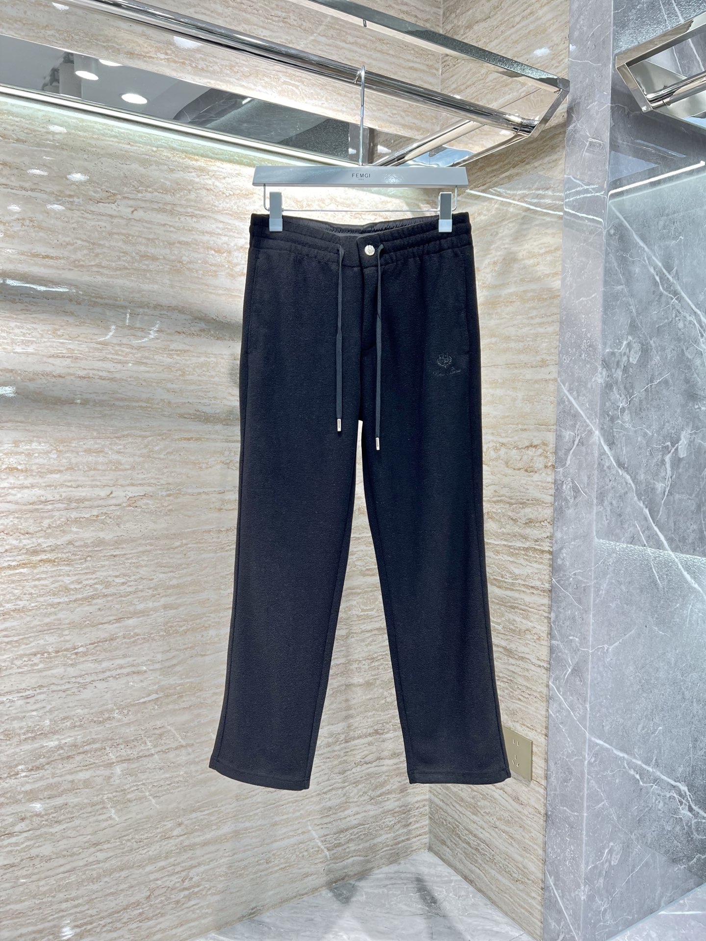 NO:572260,—— FEMGL —— New in autumn and winter, high-end light luxury casual pants, available from stock, King’s gift towel fabric, anti-wrinkle, no ironing, comfortable and 0-pressure, no pressure when worn next to the skin # Black Size: -,,alexander wang19860909—— FEMGL —— 秋冬上新 高订轻奢休闲裤 现货供应 国皇礼物毛巾面料 抗皱免烫 舒适0压感 贴肤穿着全无压力 # 黑色 码数: -,,alexander wang,Men's clothing
