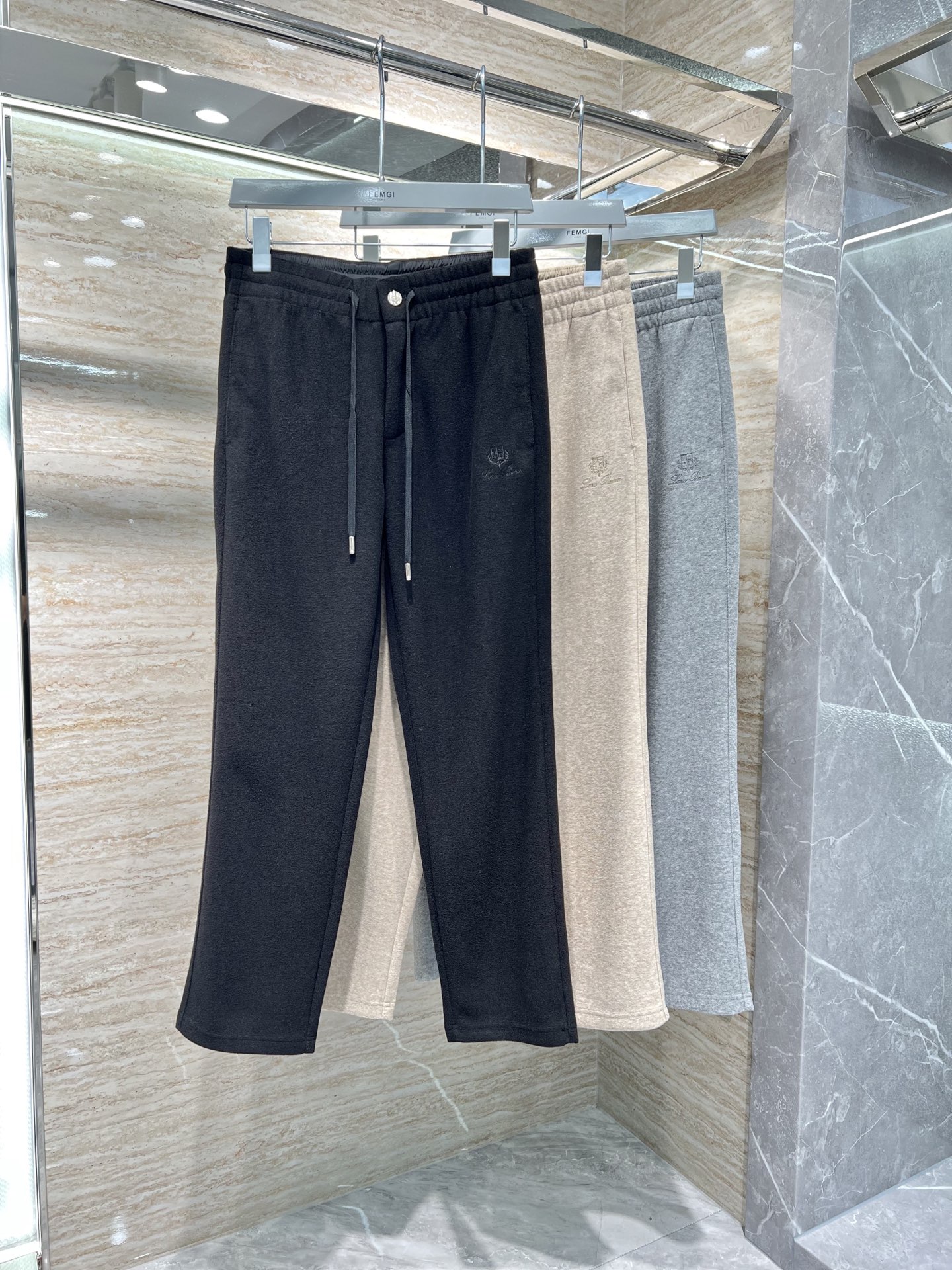 NO:572262,—— FEMGL —— New for autumn and winter, high-end light luxury casual pants, available from stock. King’s gift towel fabric, anti-wrinkle, no ironing, comfortable and 0-pressure, no pressure when worn next to the skin # Black, gray, khaki, code number: -,,alexander wang19860909—— FEMGL —— 秋冬上新 高订轻奢休闲裤 现货供应 国皇礼物毛巾面料 抗皱免烫 舒适0压感 贴肤穿着全无压力 # 黑色 灰色 卡其色 码数: -,,alexander wang,Men's clothing