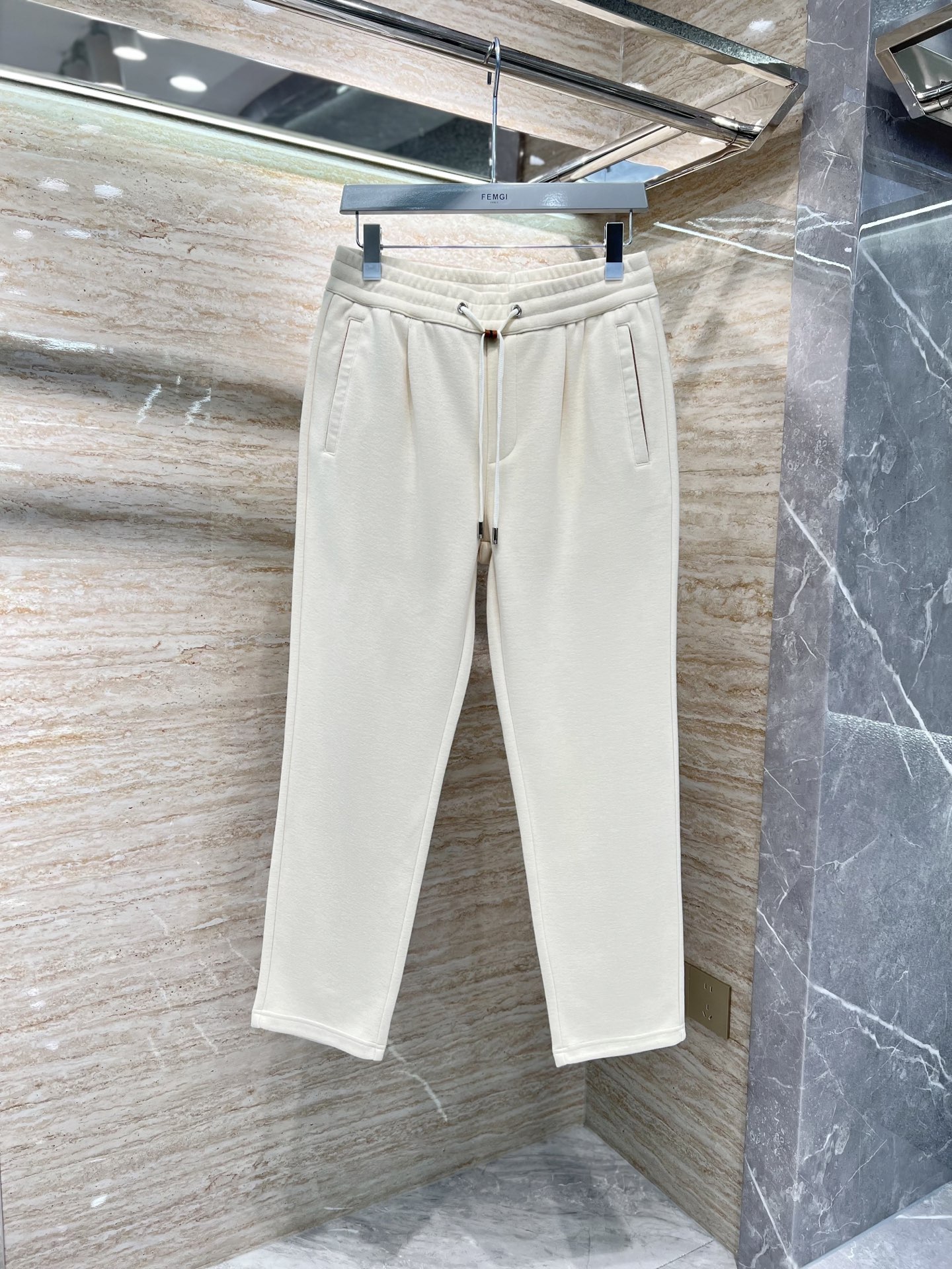 NO:572245,—— FEMGL —— New for autumn and winter, high-end light luxury casual pants, available from stock. Regenerated fiber fabric with special ingredients. Anti-wrinkle and no ironing. Comfortable and 0-pressure. No pressure when worn next to the skin. # Off-white. Size: -,,alexander wang19860909—— FEMGL —— 秋冬上新 高订轻奢休闲裤 现货供应 特殊成分再生纤维面料 抗皱免烫 舒适0压感 贴肤穿着全无压力 # 米白 码数: -,,alexander wang,Men's clothing
