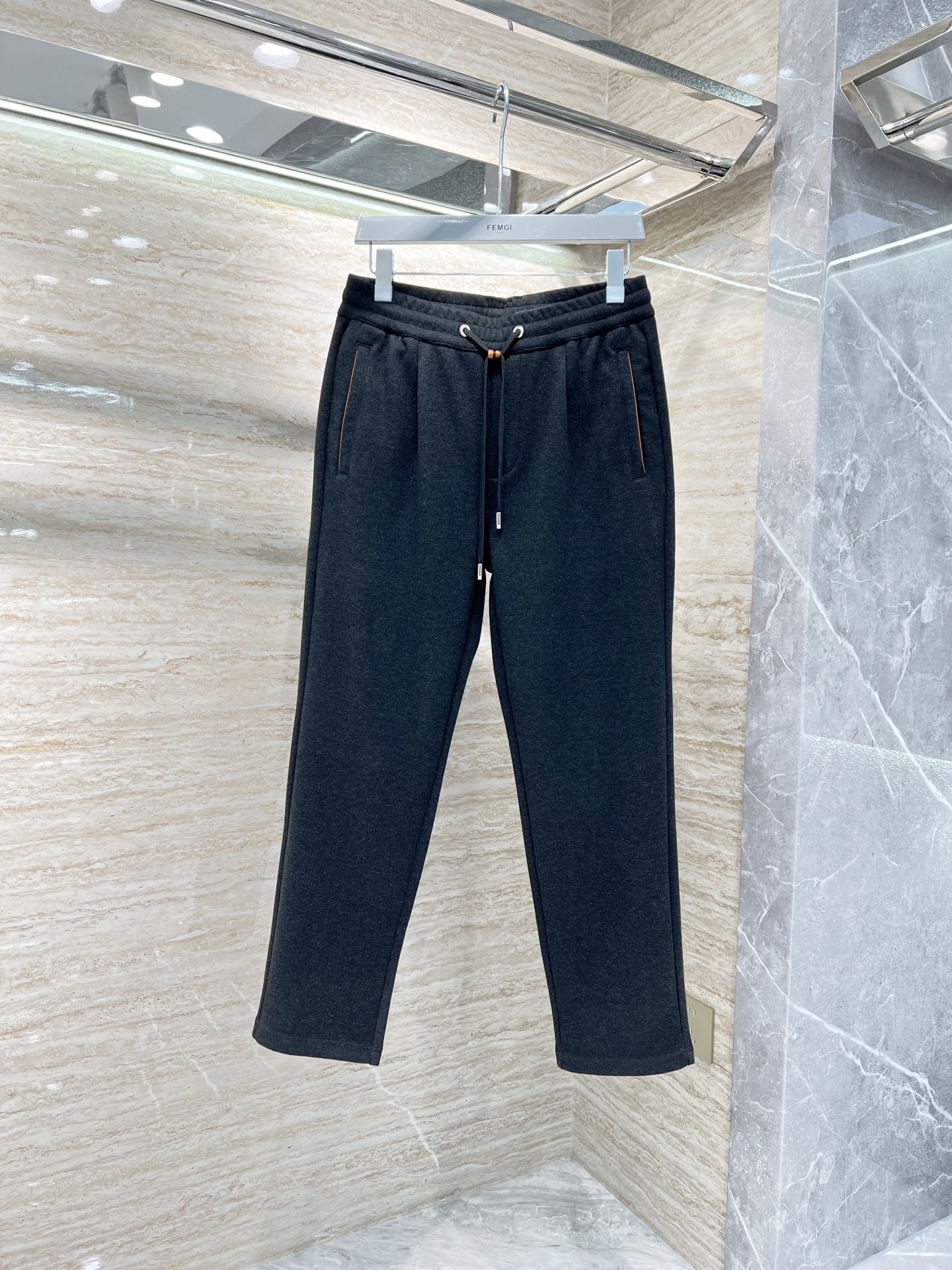 NO:572248,—— FEMGL —— New for autumn and winter, high-end light luxury casual pants, available from stock. Regenerated fiber fabric with special ingredients. Anti-wrinkle and no ironing. Comfortable and 0-pressure. No pressure when worn next to the skin. #Black. Size: -,,alexander wang19860909—— FEMGL —— 秋冬上新 高订轻奢休闲裤 现货供应 特殊成分再生纤维面料 抗皱免烫 舒适0压感 贴肤穿着全无压力 # 黑色 码数: -,,alexander wang,Men's clothing