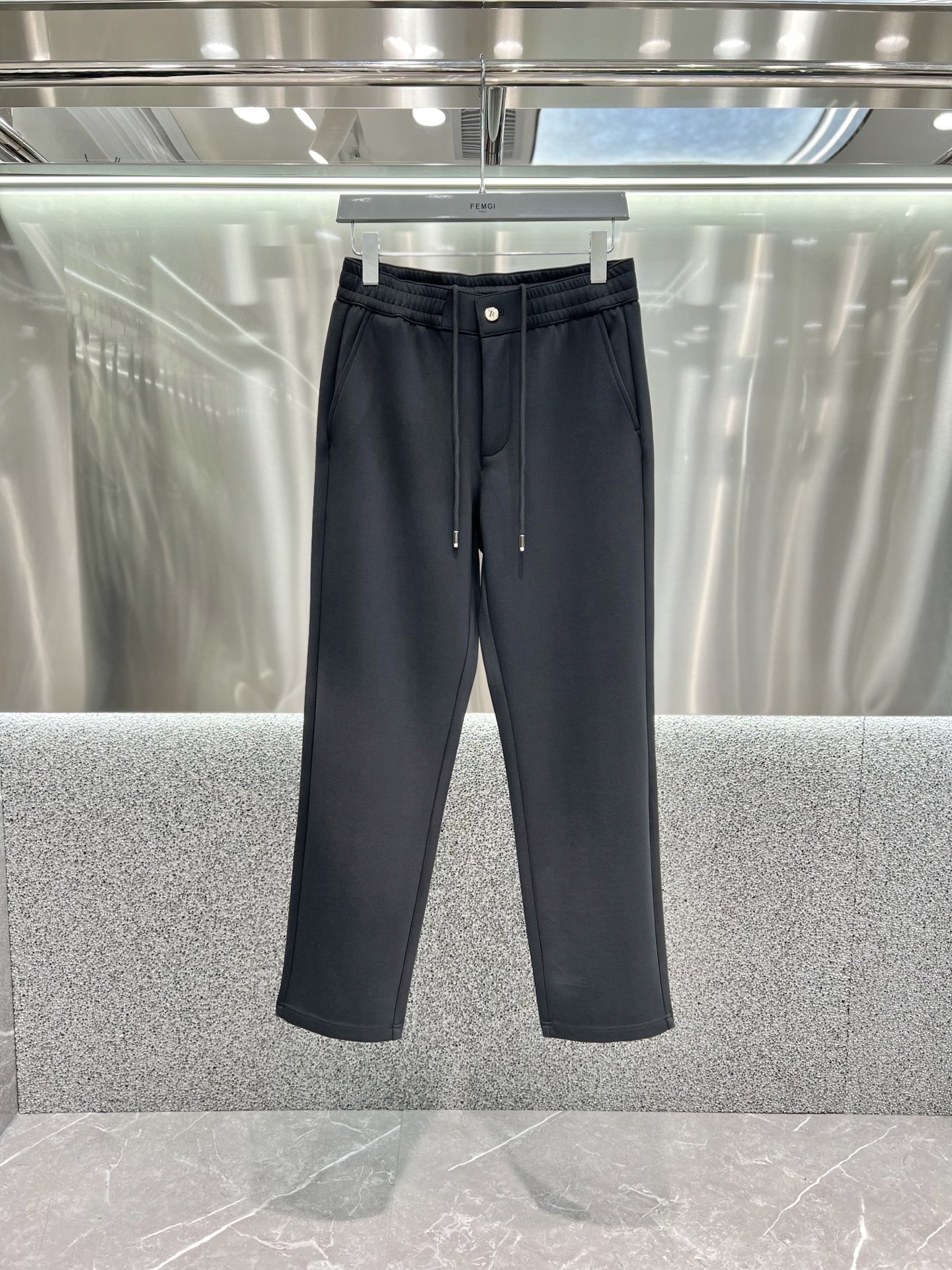 NO:572254,—— FEMGL —— New for autumn and winter, high-end light luxury casual pants, available from stock, national standard triple A model fabric, anti-wrinkle, no ironing, # high-grade gray, code number: -,,alexander wang19860909—— FEMGL —— 秋冬上新 高订轻奢休闲裤 现货供应 国标三A模代面料 抗皱免烫 # 高级灰 码数: -,,alexander wang,Men's clothing