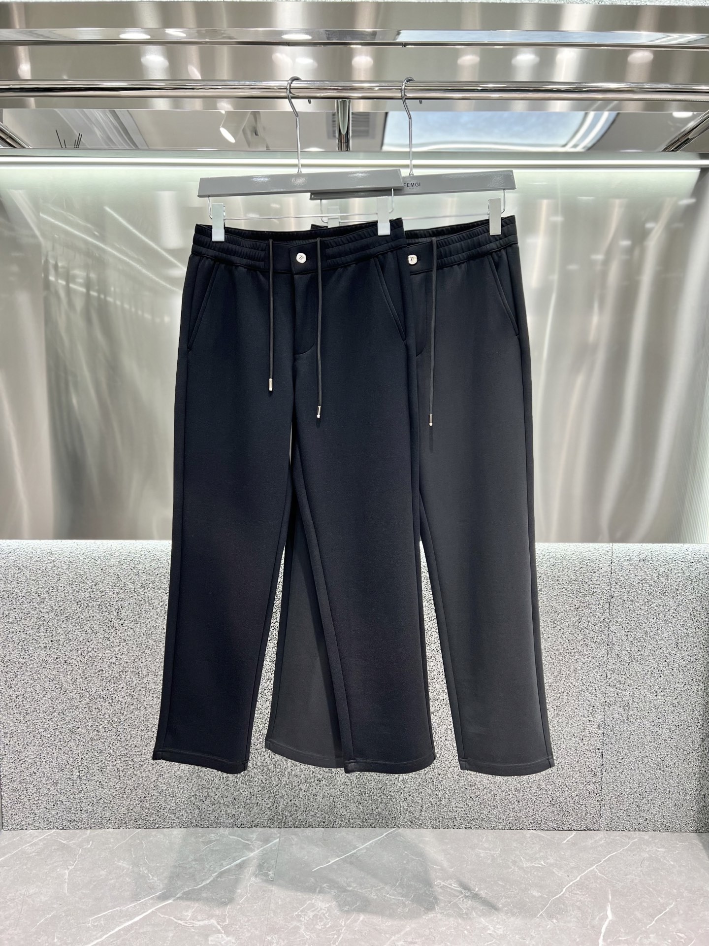 NO:572257,—— FEMGL —— New for autumn and winter, high-end light luxury casual pants, available from stock, national standard triple A model fabric, anti-wrinkle, no ironing # black, high-grade gray, code number: -,,alexander wang19860909—— FEMGL —— 秋冬上新 高订轻奢休闲裤 现货供应 国标三A模代面料 抗皱免烫 # 黑色 高级灰 码数: -,,alexander wang,Men's clothing