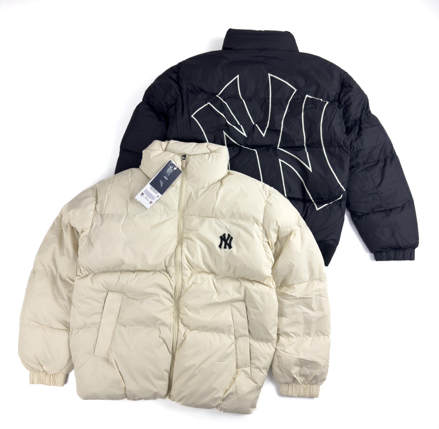 #B163 MLB后背镂空大标棉服 MLB徽标后背大Logo印花立领面包棉服服 纽约洋基队棉服服 专柜同款上新,简洁大方时尚,男女同款面包棉服 颜色:黑色 米色 M衣长67胸围115肩宽51 L衣长69胸围119肩宽53 XL衣长71胸围123肩宽55 XXL衣长73胸围127肩宽57