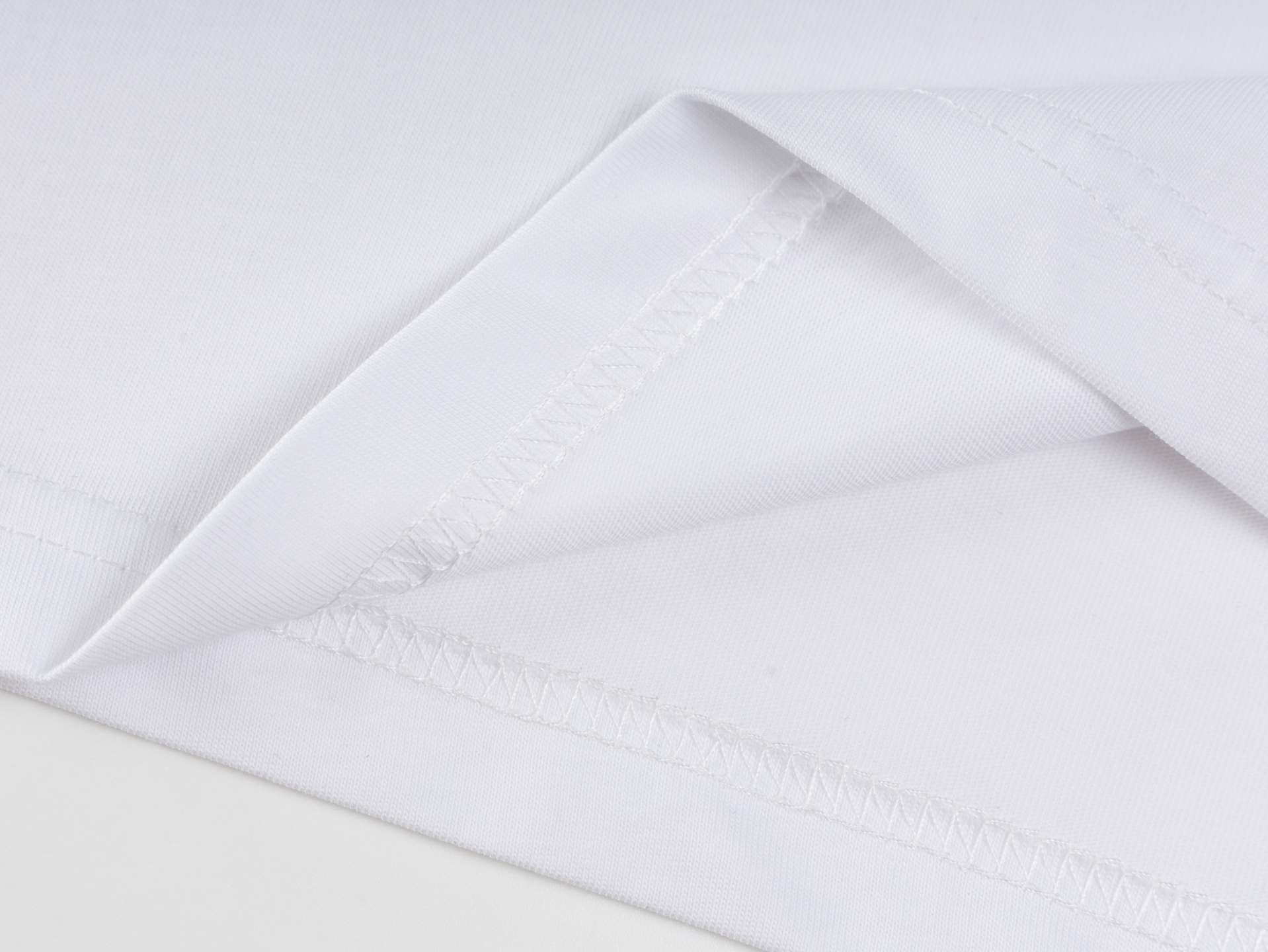 Guc 1921徽章印花短袖 面料采用24S 185g特纺紧密棉