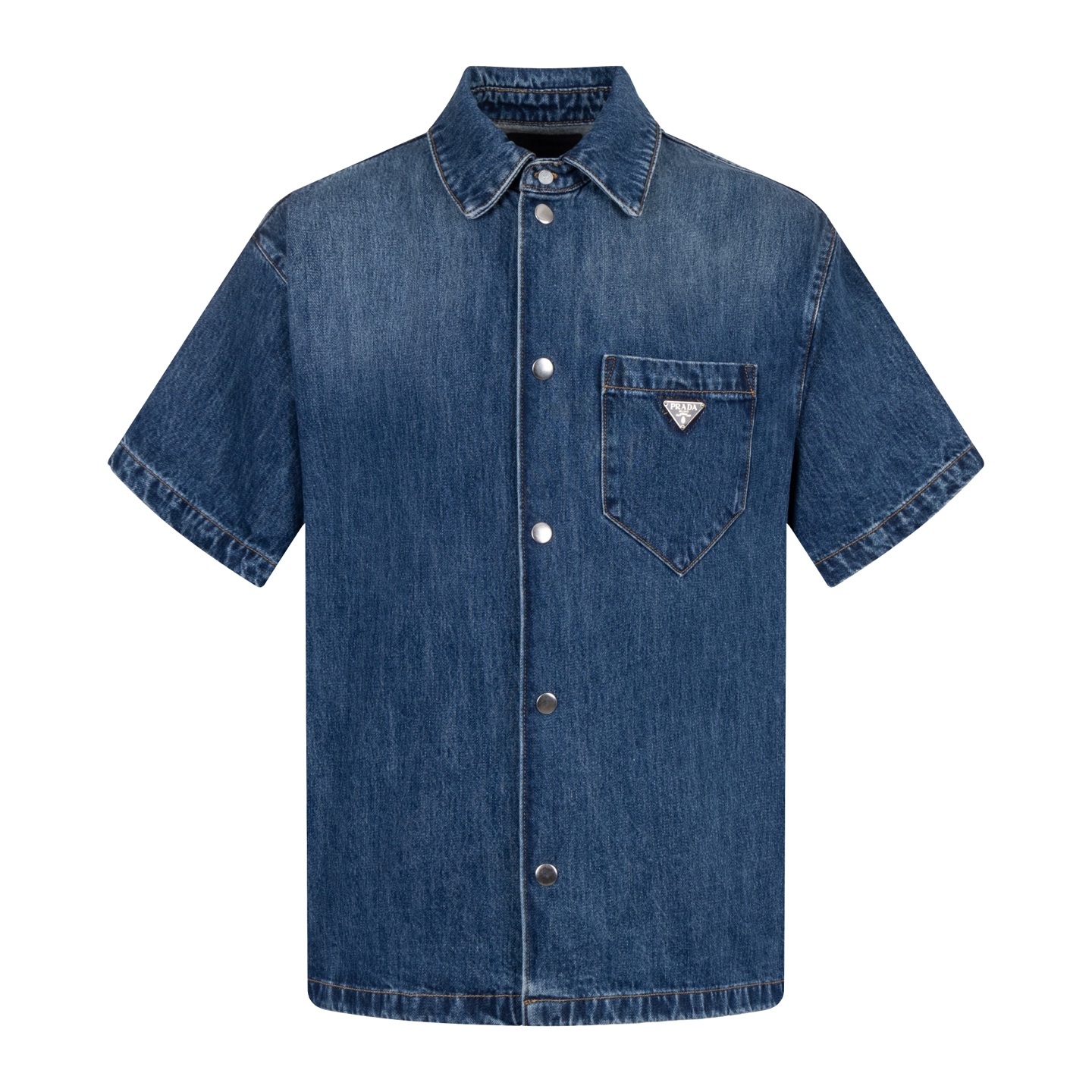 [Suministro exclusivo] Camisa de mezclilla de manga corta con bolsillo con logo triangular Pra (azul) comprada original…