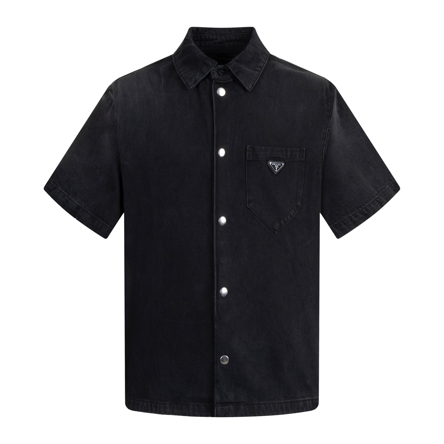 [Suministro exclusivo] Camisa de mezclilla de manga corta con bolsillo con logo triangular Pra (negra) comprada origina…
