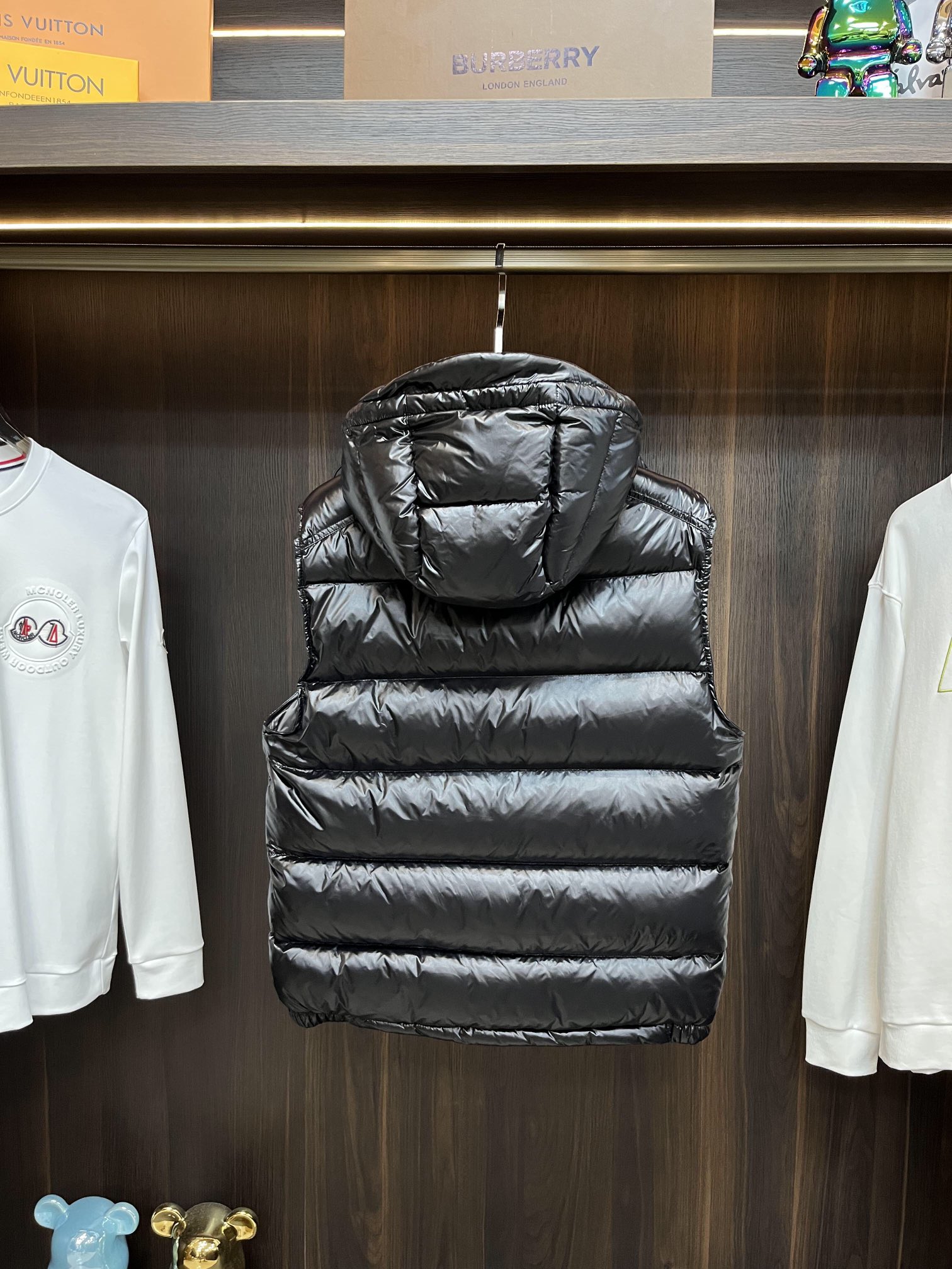 主推Moncler23s秋冬爆款羽绒蒙口连帽羽绒马甲！90白鸭绒顶级轻奢羽绒服！舒适顶级品质羽绒服！尺码