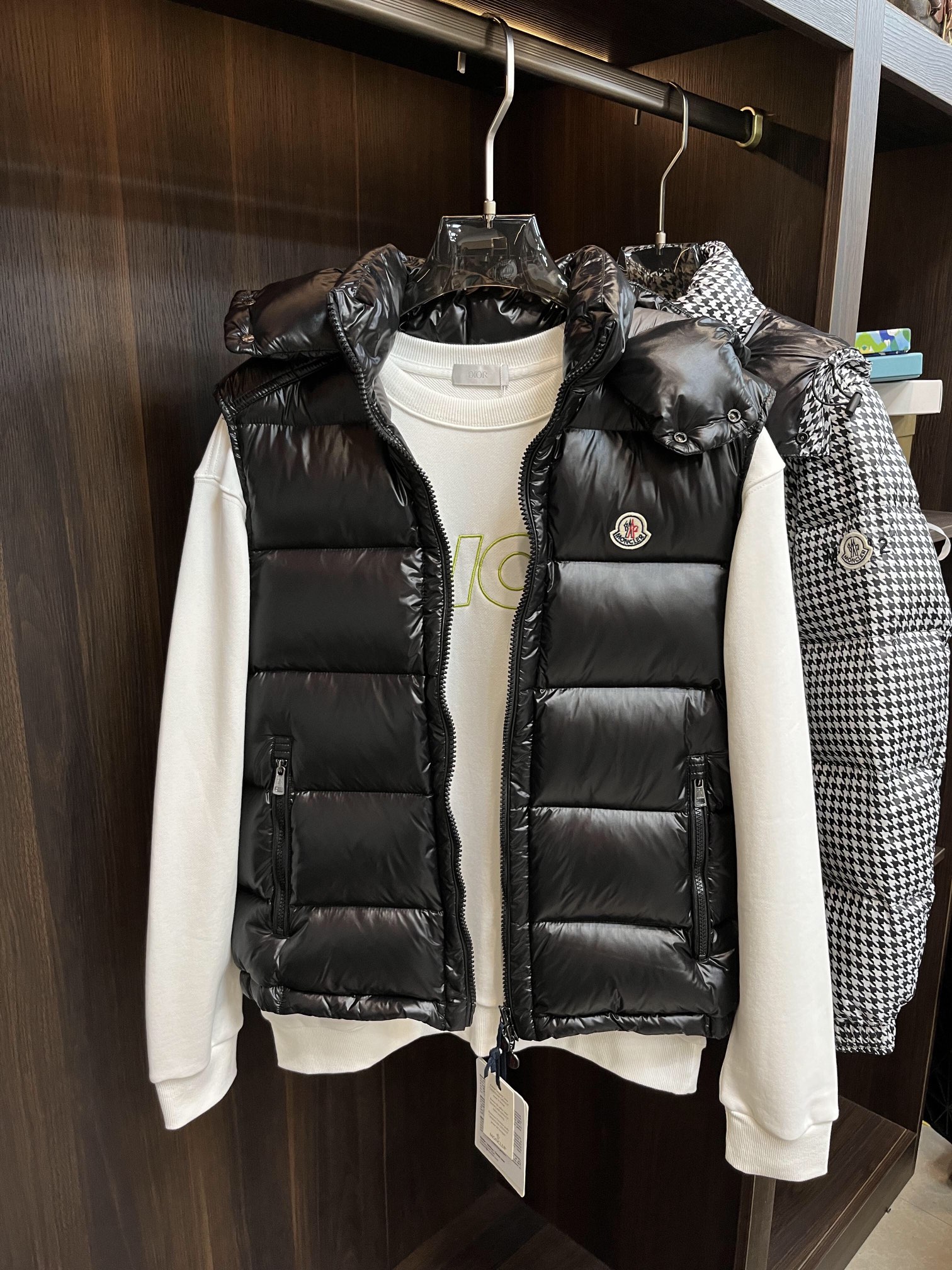 主推Moncler23s秋冬爆款羽绒蒙口连帽羽绒马甲！90白鸭绒顶级轻奢羽绒服！舒适顶级品质羽绒服！尺码