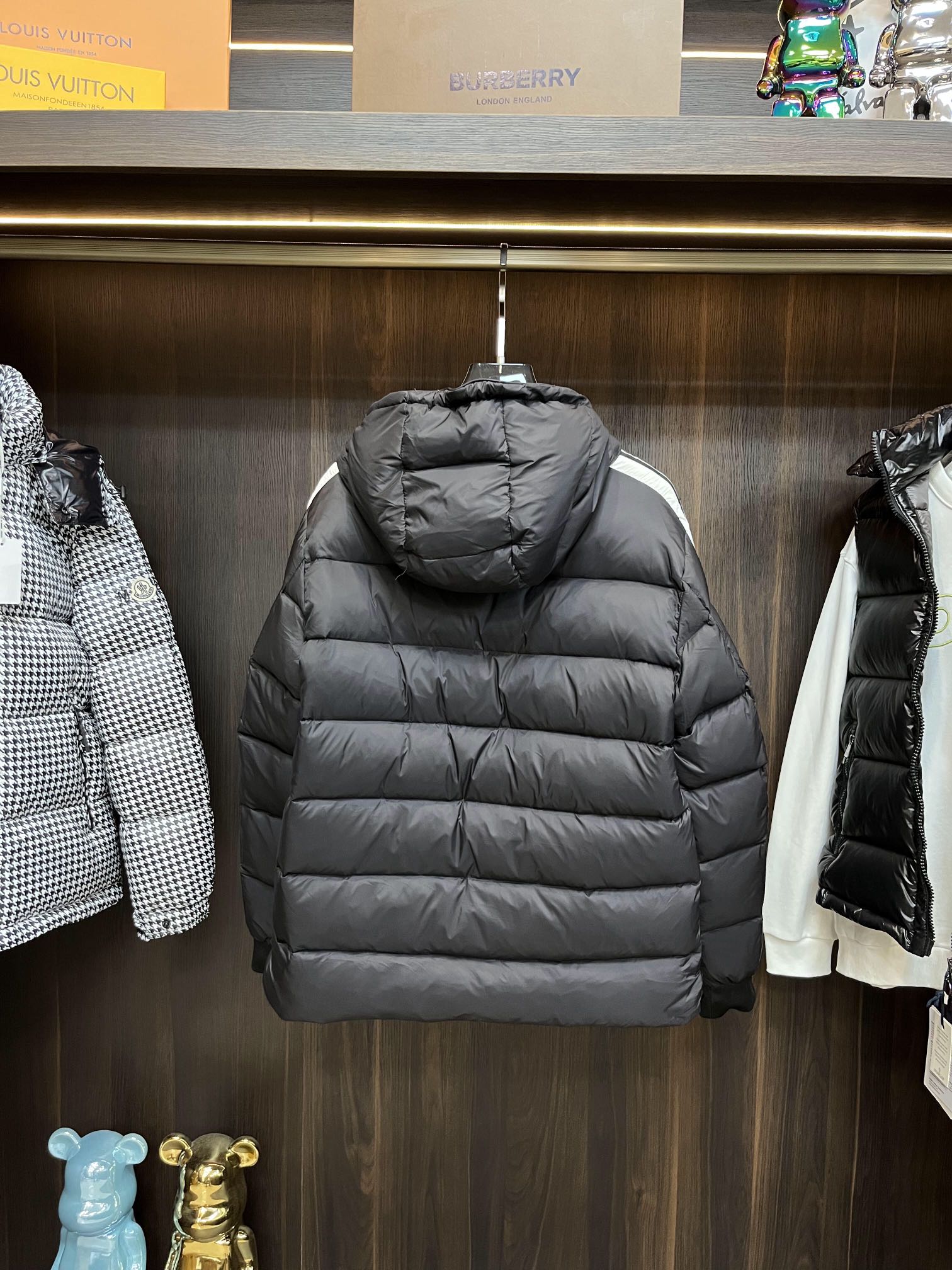 主推Moncler23s秋冬爆款羽绒蒙口连帽羽绒服！90白鸭绒顶级轻奢羽绒服！舒适顶级品质羽绒服！尺码1