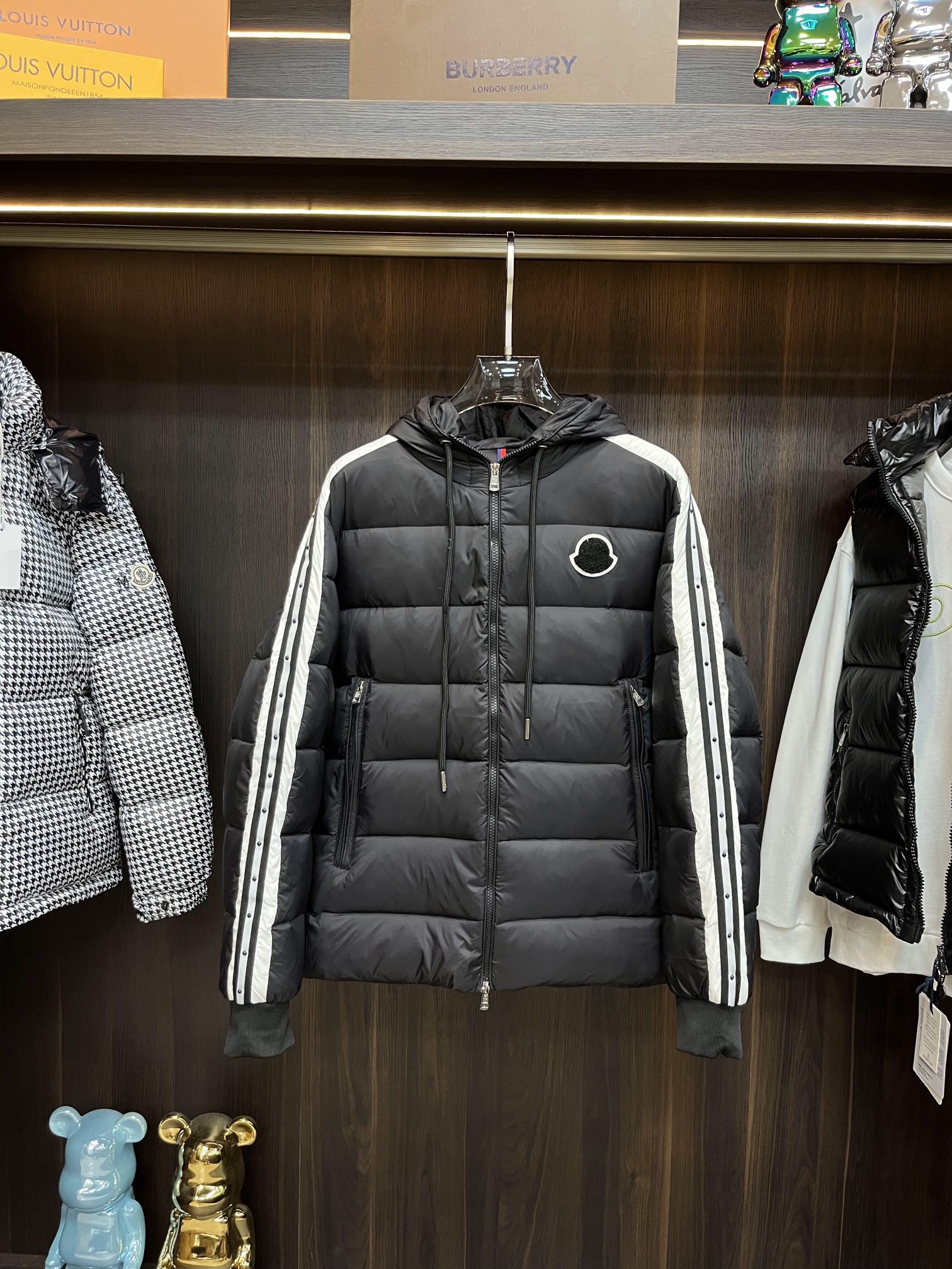 主推Moncler23s秋冬爆款羽绒蒙口连帽羽绒服！90白鸭绒顶级轻奢羽绒服！舒适顶级品质羽绒服！尺码1