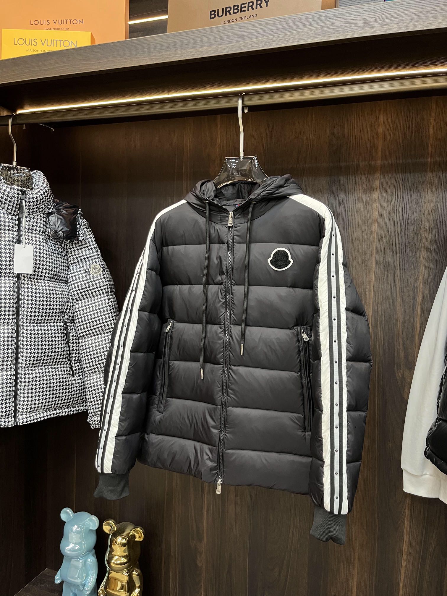 主推Moncler23s秋冬爆款羽绒蒙口连帽羽绒服！90白鸭绒顶级轻奢羽绒服！舒适顶级品质羽绒服！尺码1