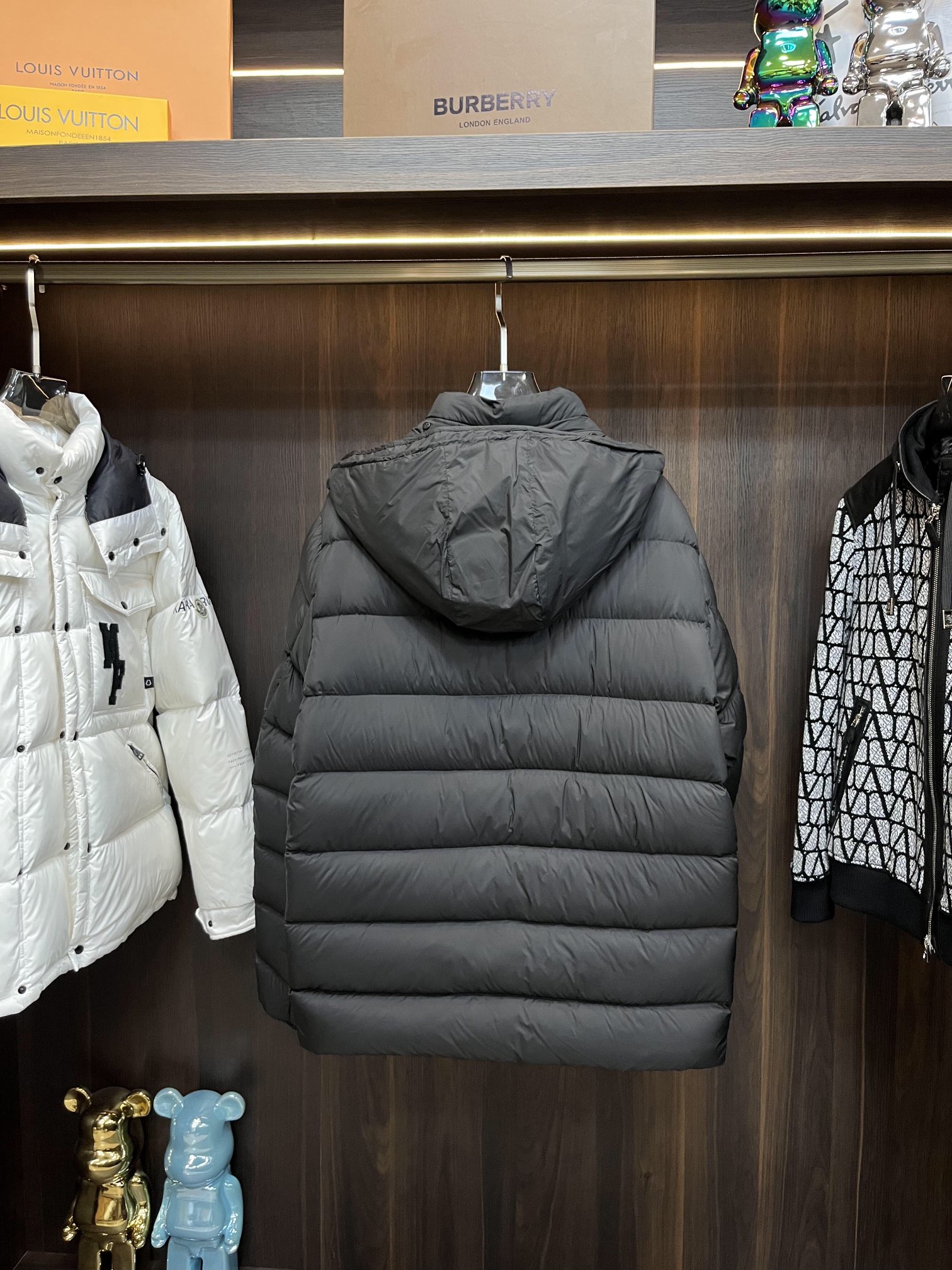 主推Moncler23s秋冬爆款羽绒服蒙口连帽羽绒服！90白鸭绒顶级轻奢羽绒服！经典刺绣工艺羽绒服舒适顶