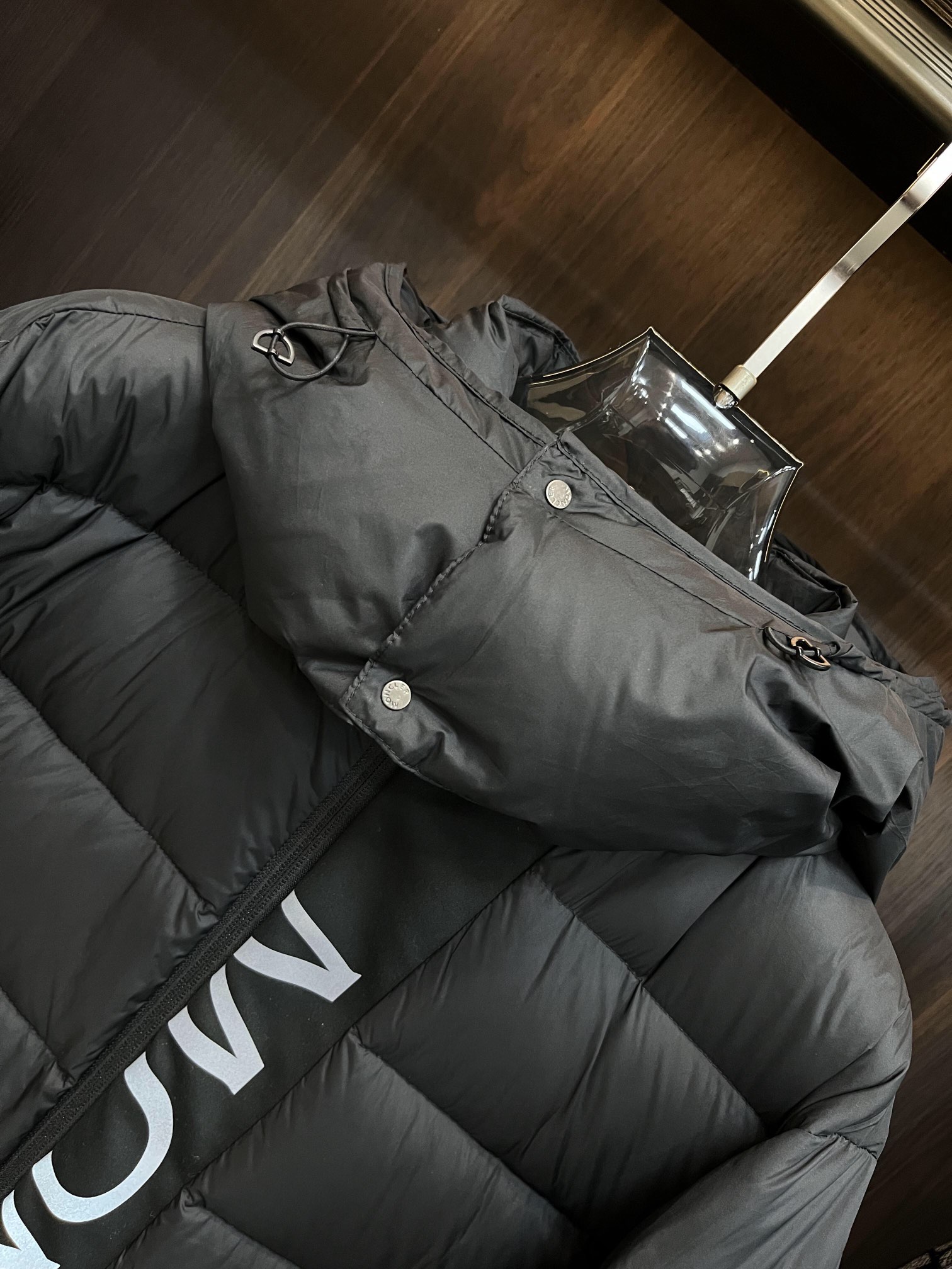 主推Moncler23s秋冬爆款羽绒服蒙口连帽羽绒服！90白鸭绒顶级轻奢羽绒服！经典刺绣工艺羽绒服舒适顶