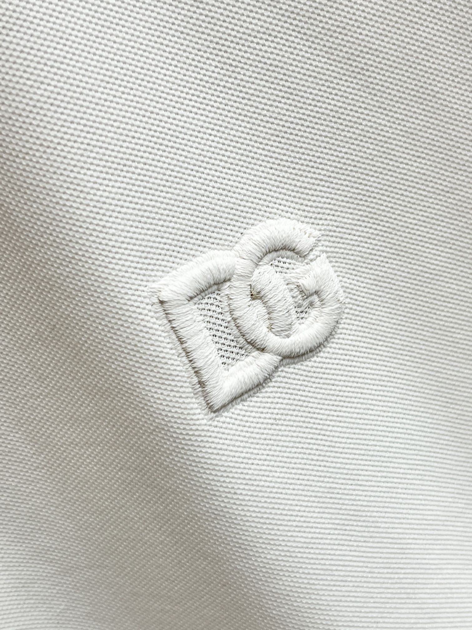 主推D&G2024ss早春新款发布泽翻领T恤logo刺绣穿上就是舒适自在又显瘦的存在慵懒而随性结合干净简