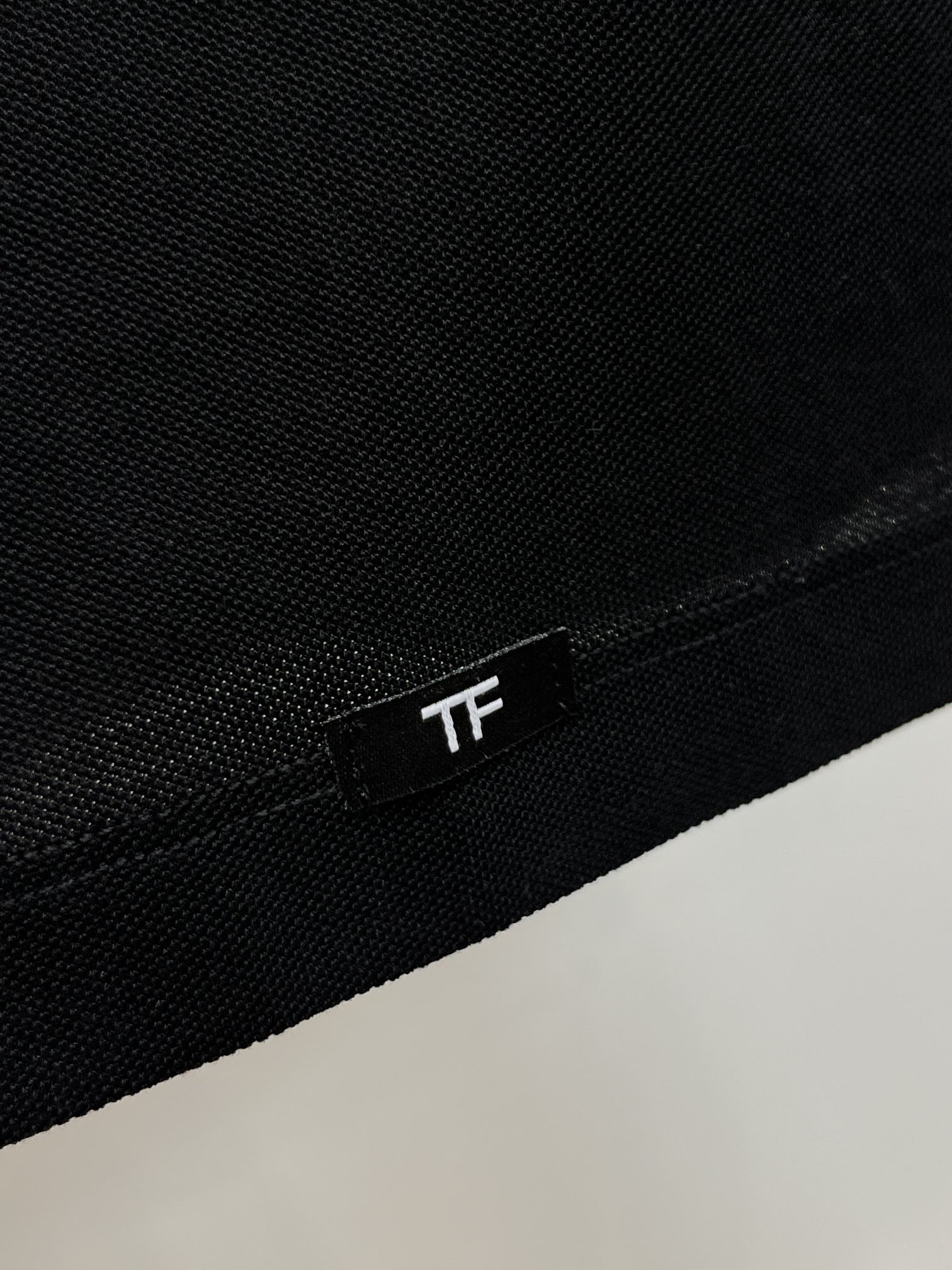 主推TF2024ss早春新款发布泽翻领T恤logo刺绣穿上就是舒适自在又显瘦的存在慵懒而随性结合干净简单