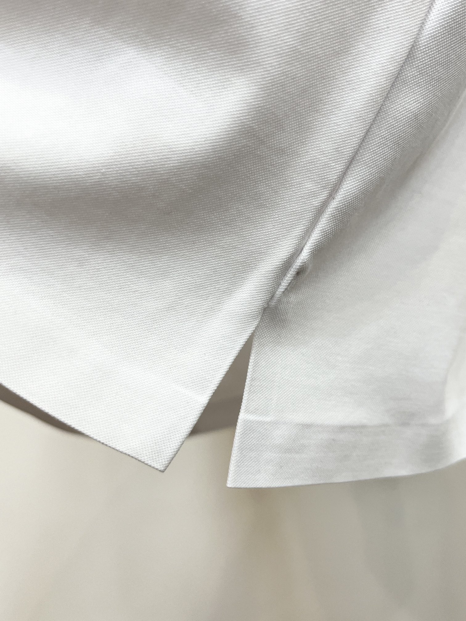 主推Fendi2024ss早春新款发布️芬迪翻领短袖logo刺绣穿上就是舒适自在又显瘦的存在慵懒而随性结