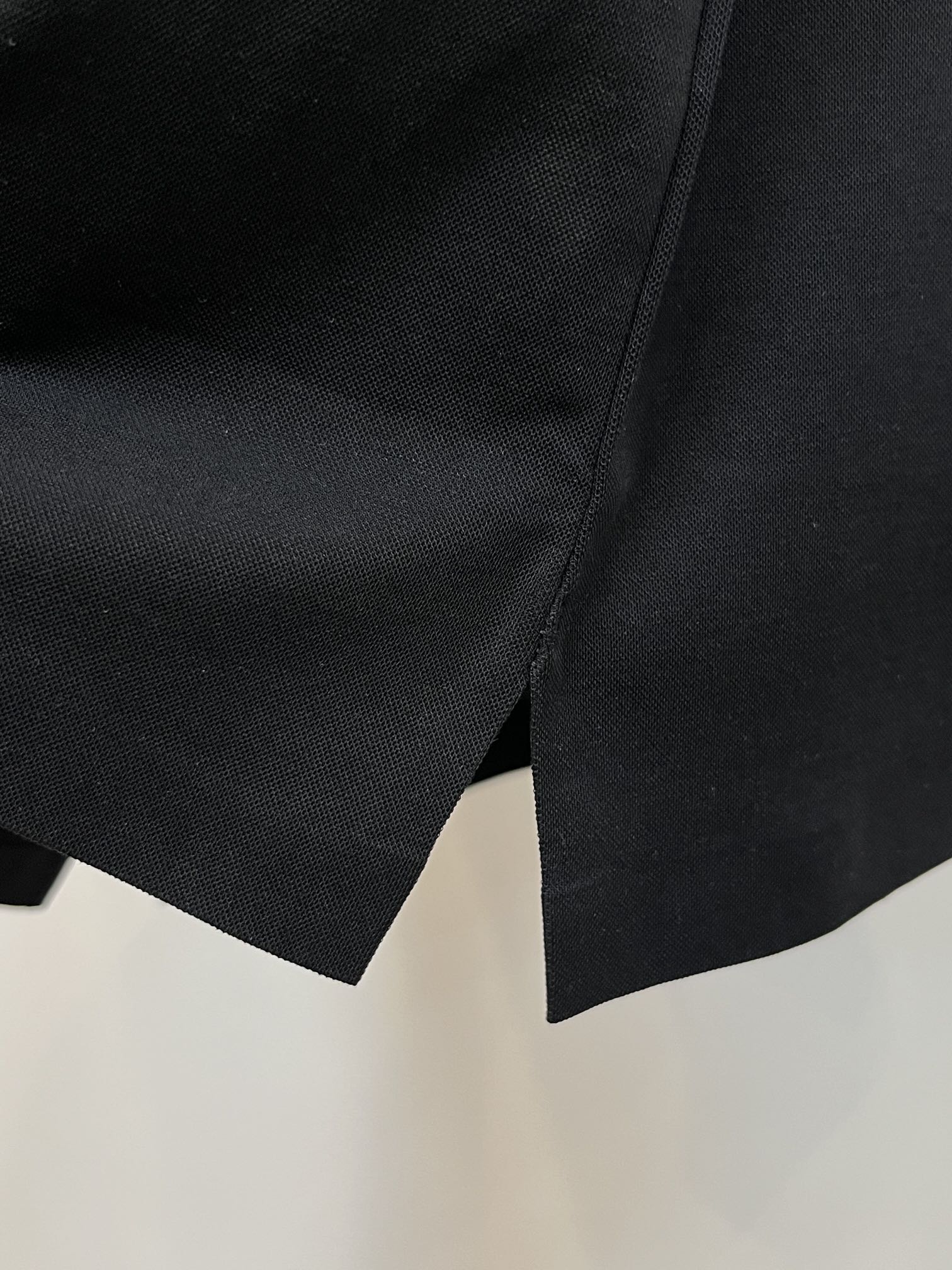 主推Fendi2024ss早春新款发布️芬迪翻领短袖logo刺绣穿上就是舒适自在又显瘦的存在慵懒而随性结