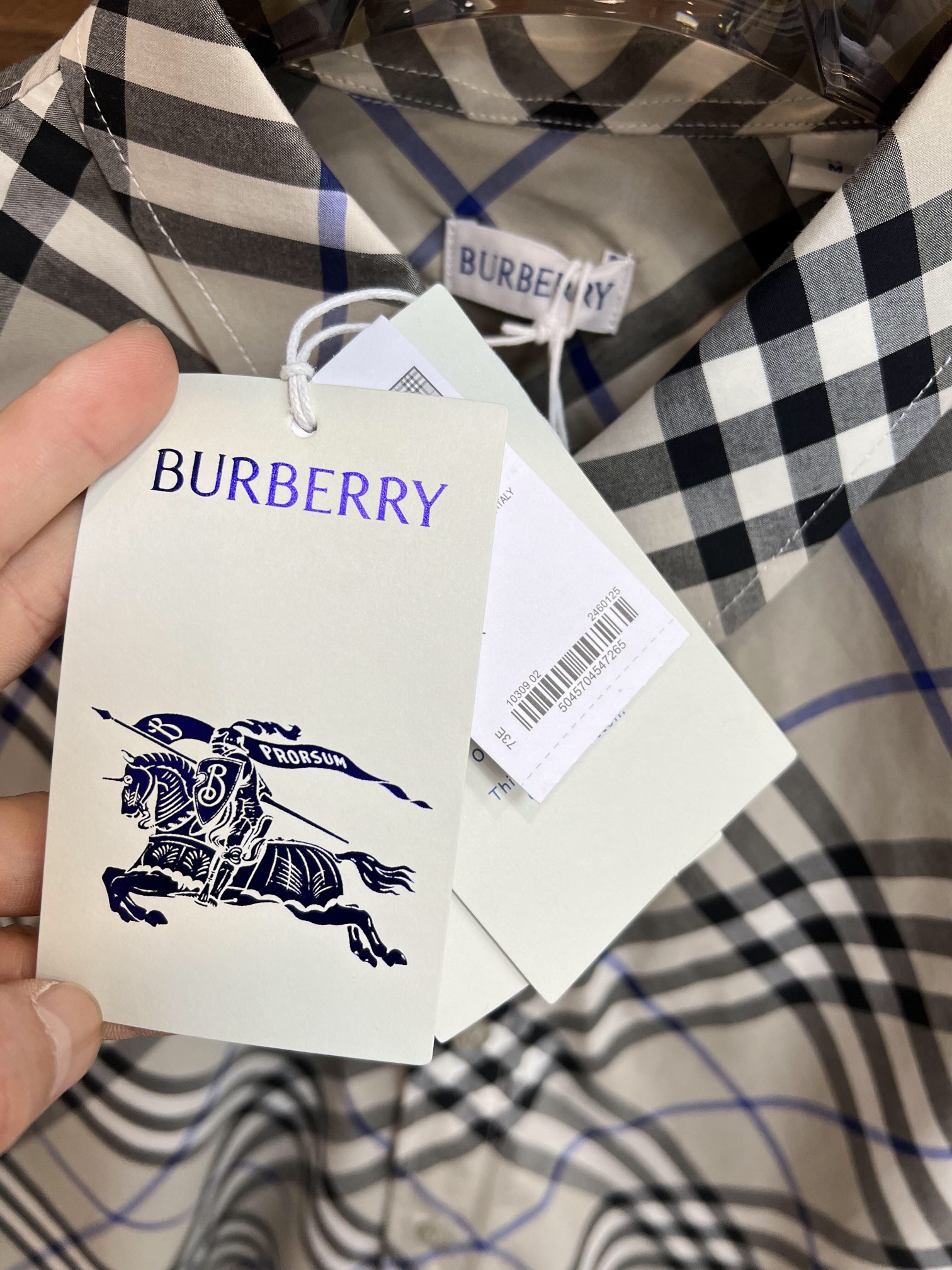 主推Burberry独家专供新款巴宝莉潮男时尚休闲衬衫潮流时尚休闲衬衫透气舒适度高细节无可挑剔品牌元素设